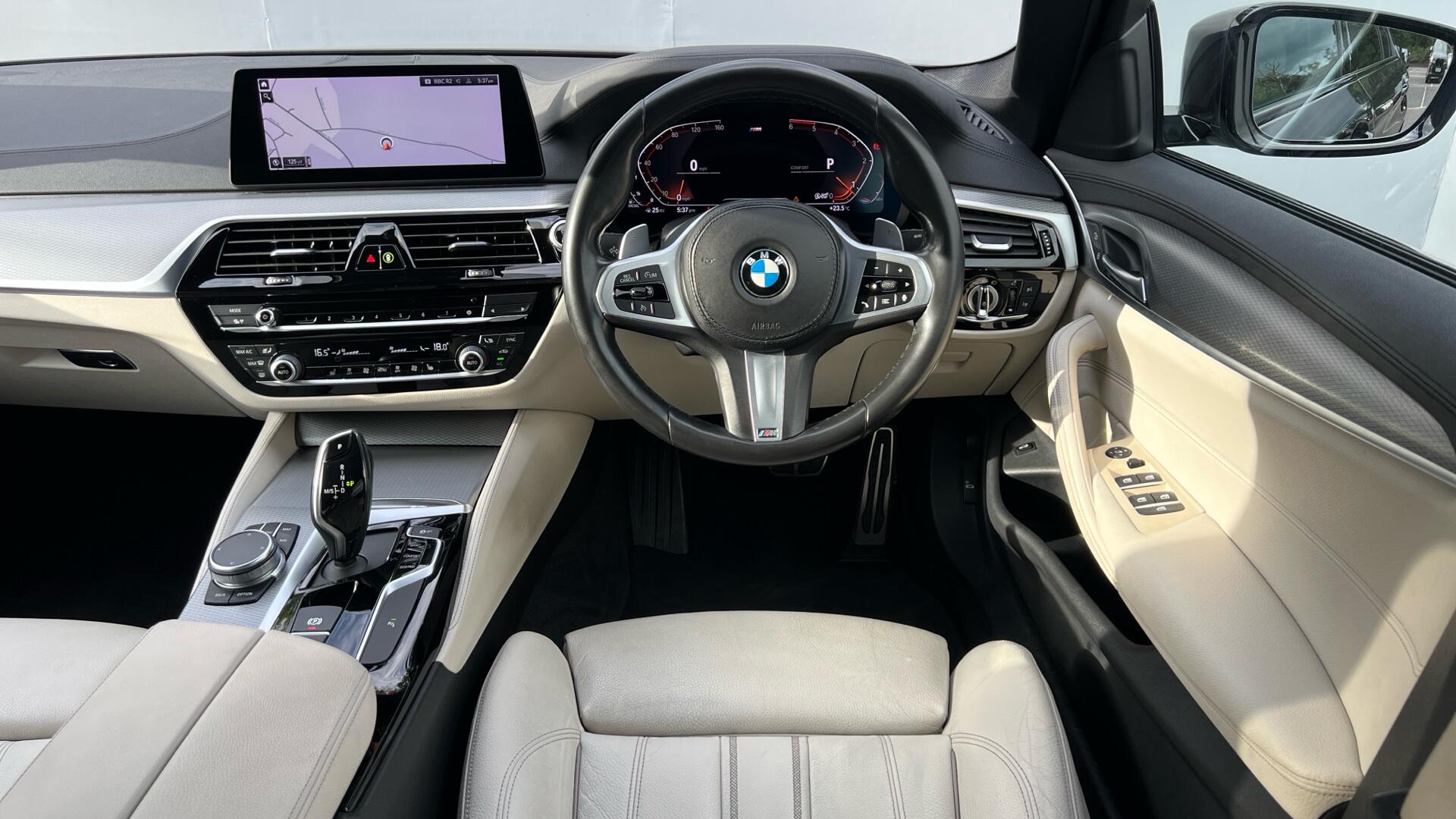 BMW 5 Series view 5