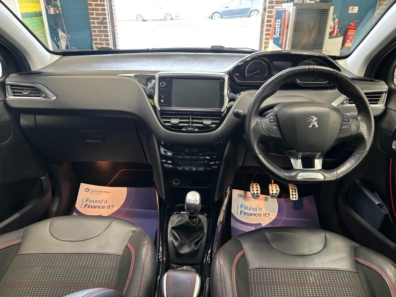 Peugeot 2008 view 17