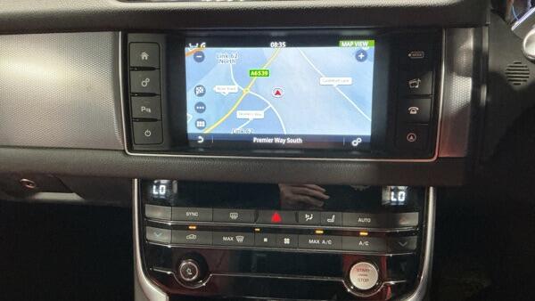 Jaguar XF view 9