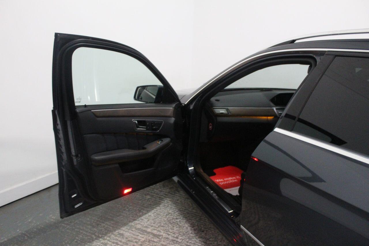 Mercedes-Benz E-Class view 28