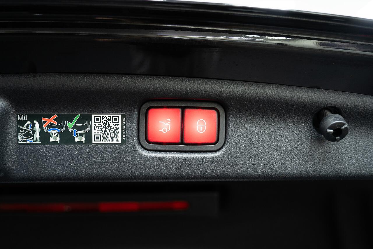 Mercedes-Benz C-Class view 42