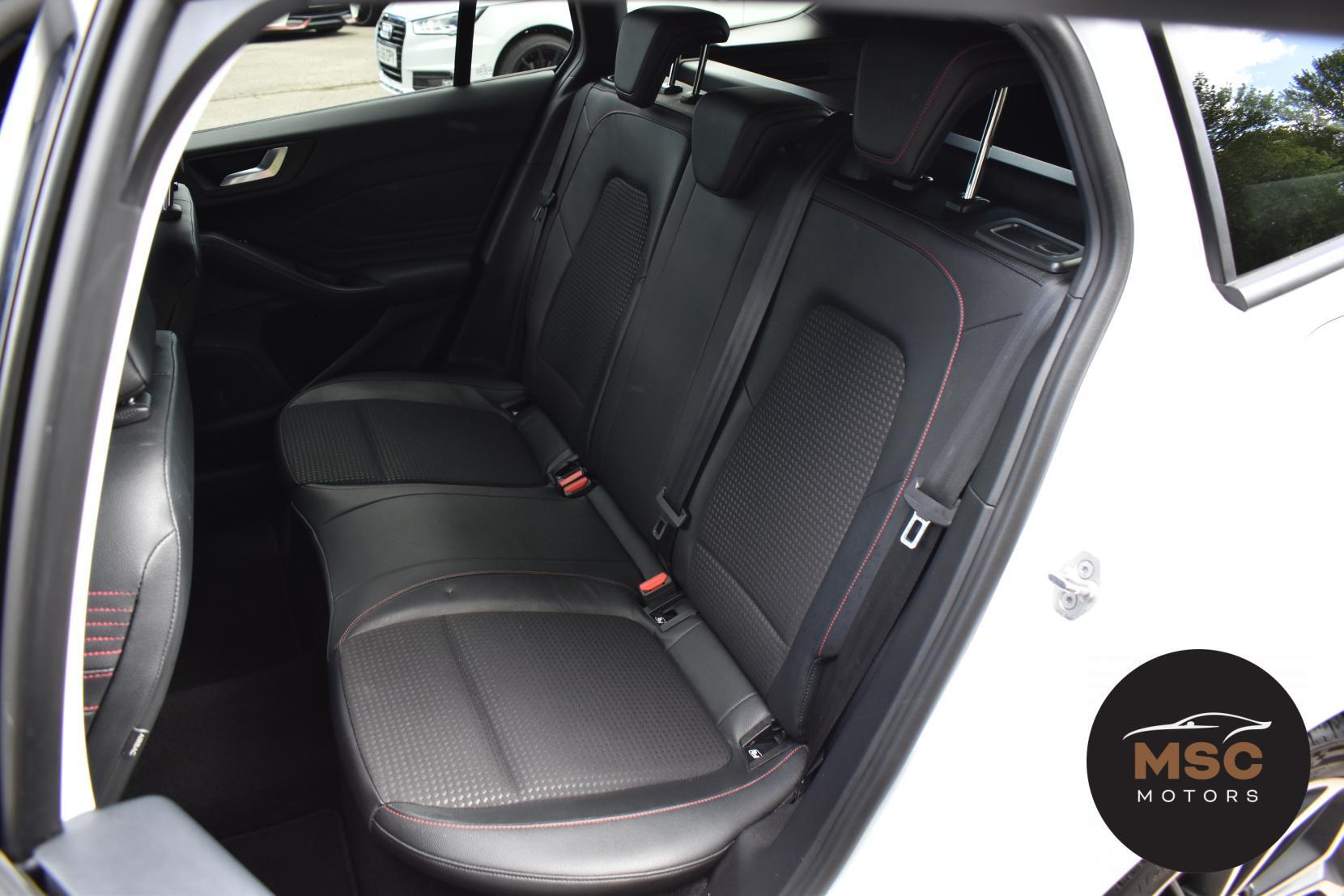 Ford Focus view 40