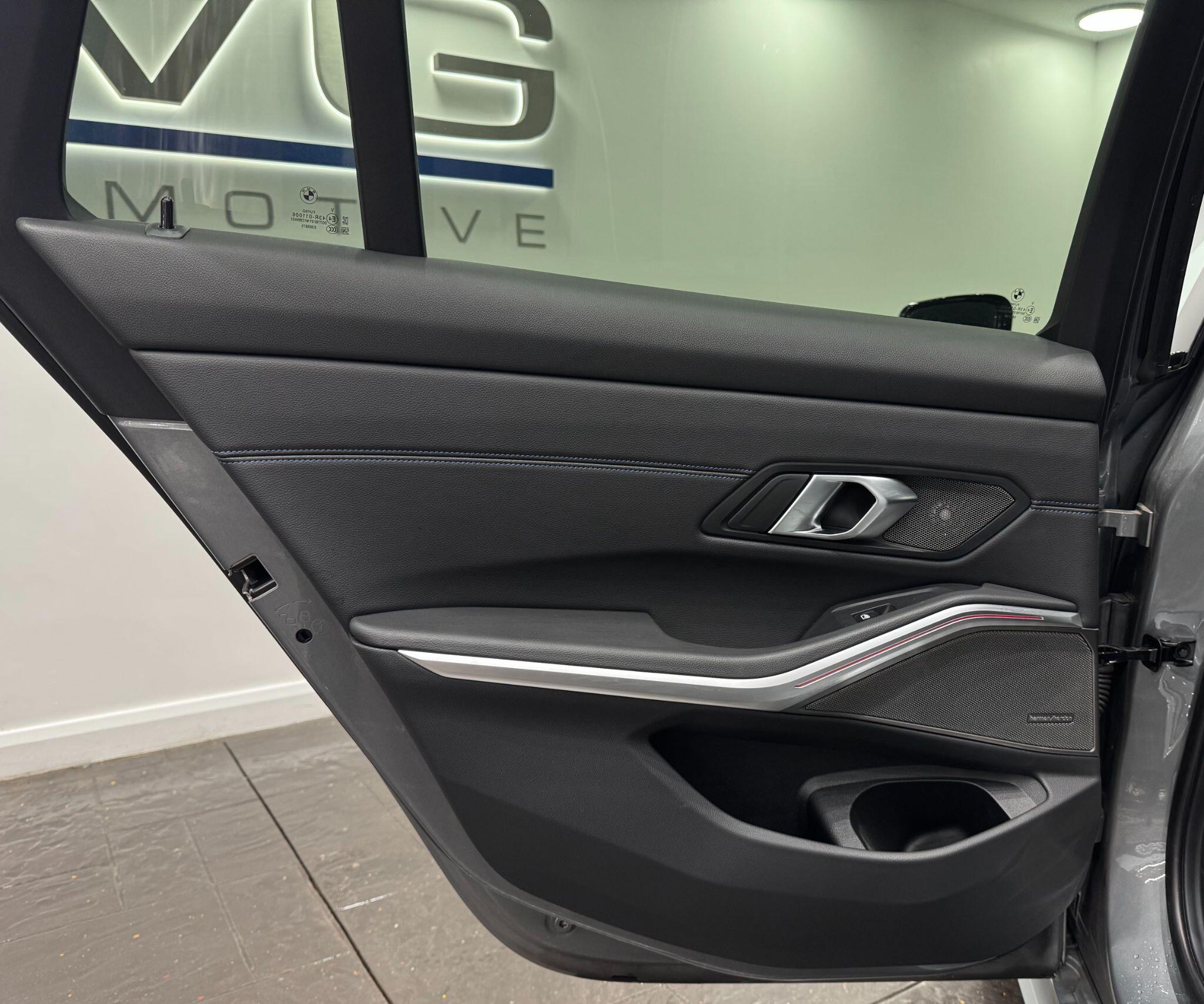 BMW 3 Series view 55