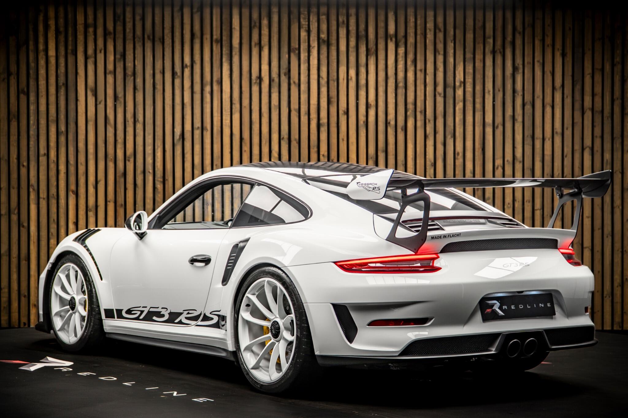 Porsche 911 view 3