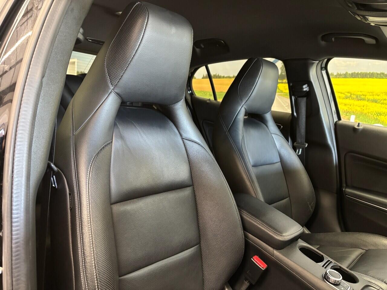 Mercedes-Benz GLA view 15