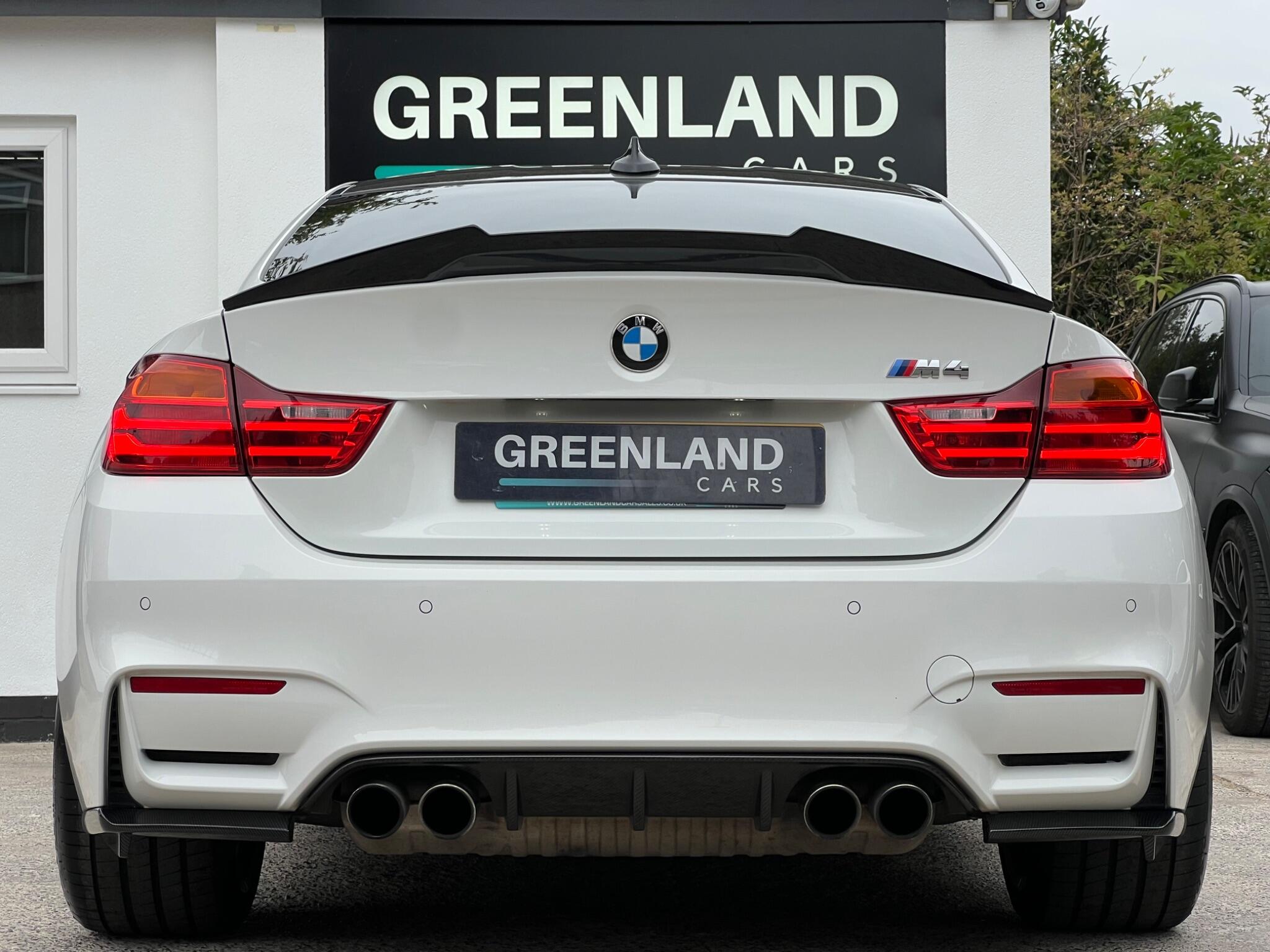BMW M4 view 21