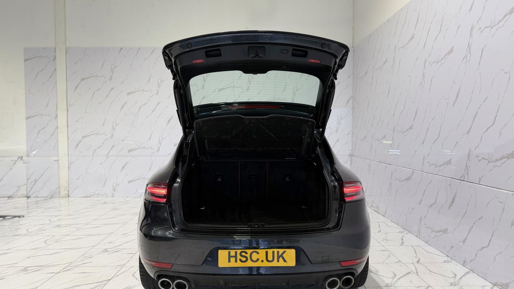 Porsche Macan view 41