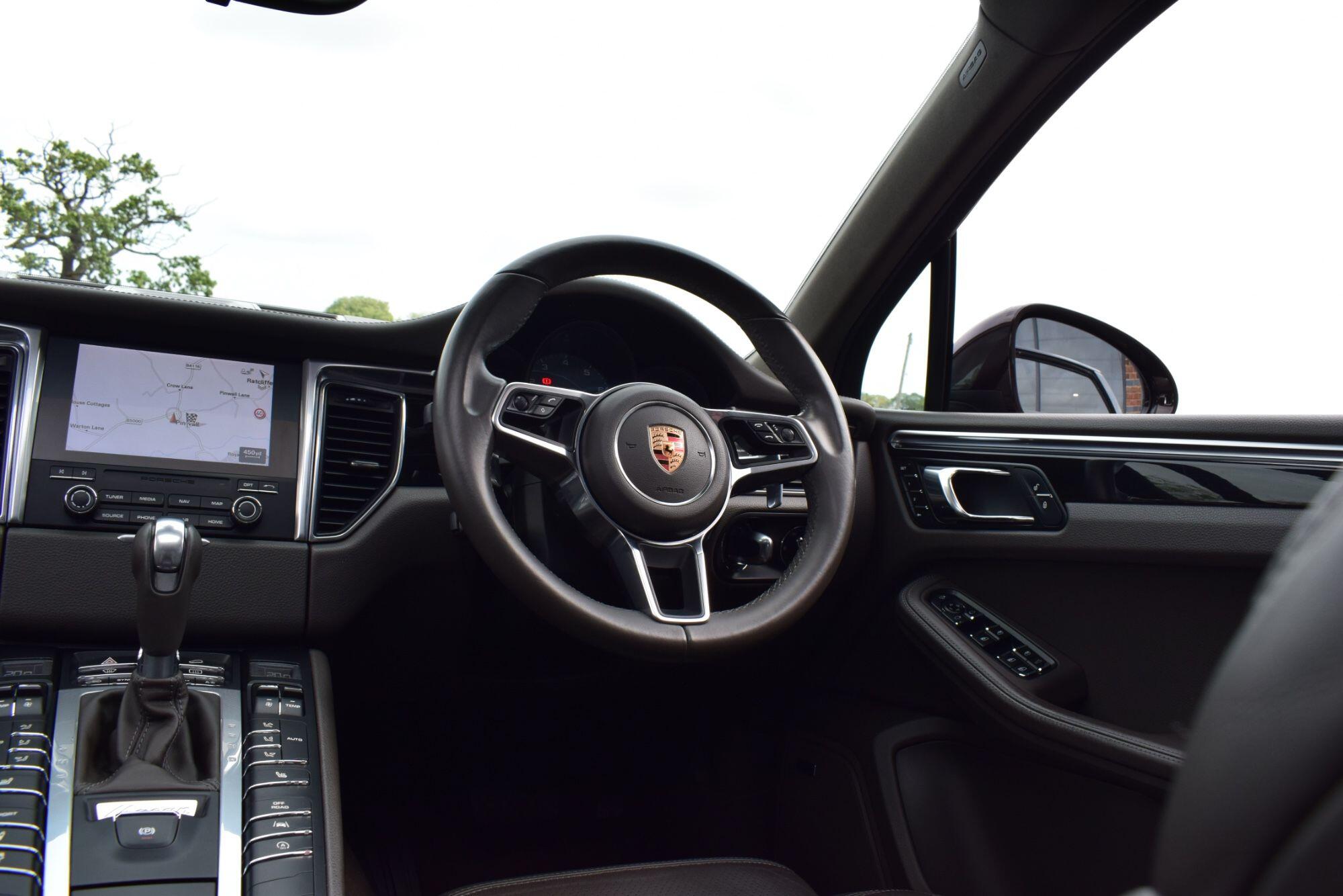 Porsche Macan view 24