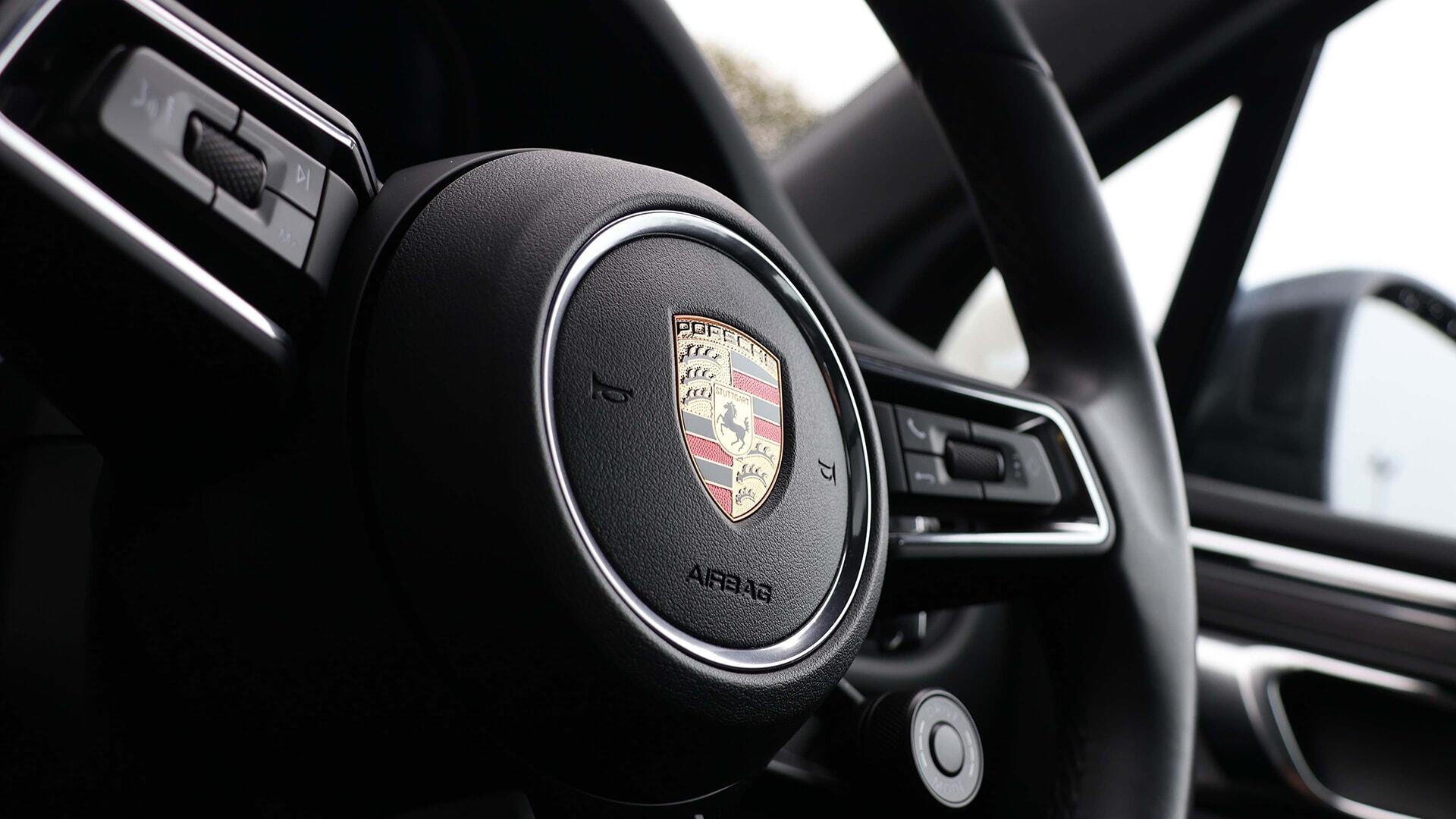 Porsche Macan view 13