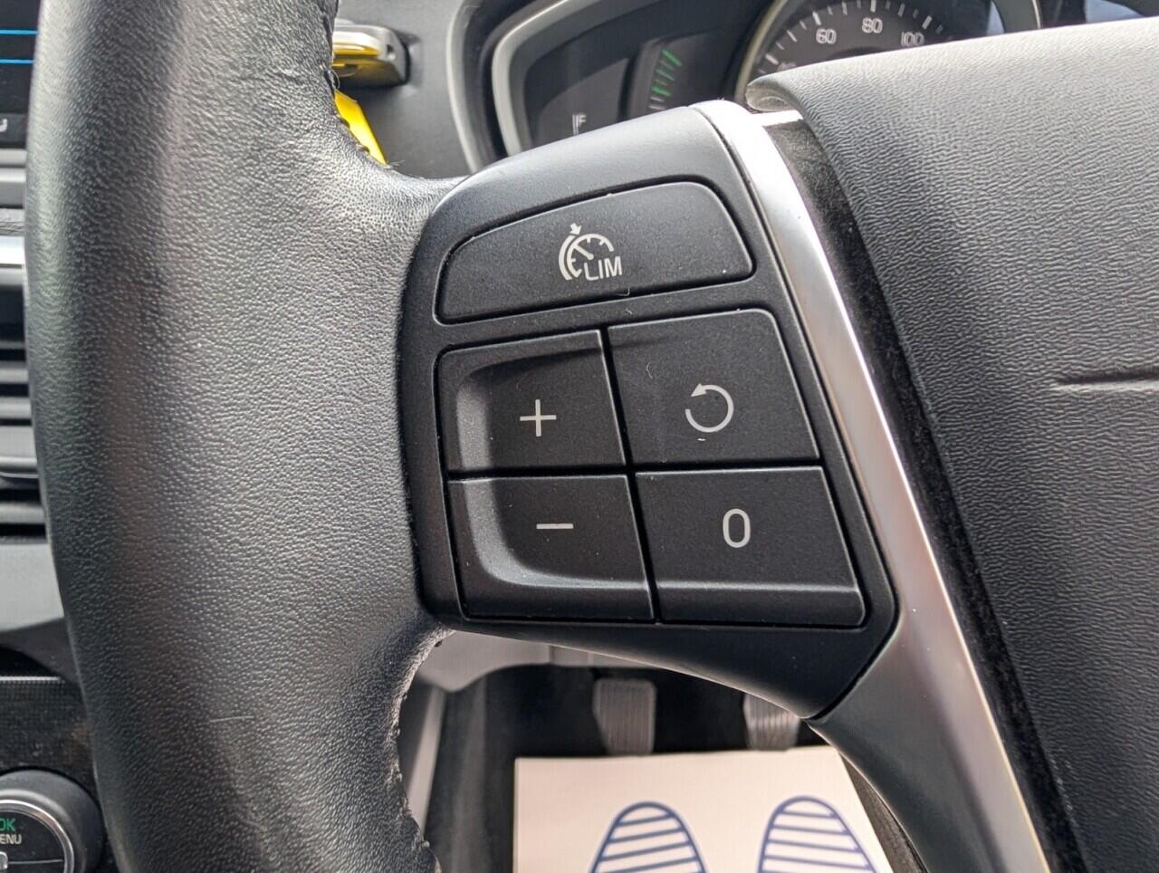 Volvo V40 view 28