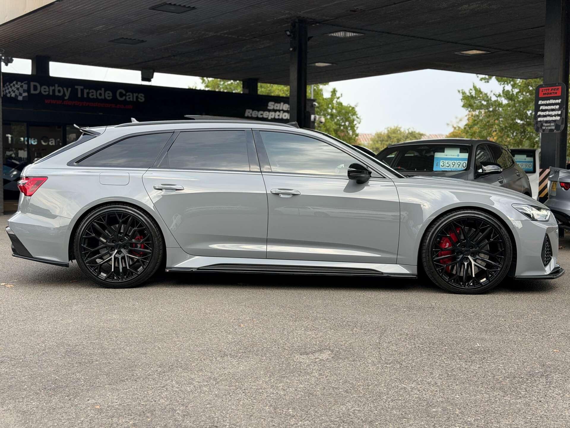 Audi RS6 Avant view 13