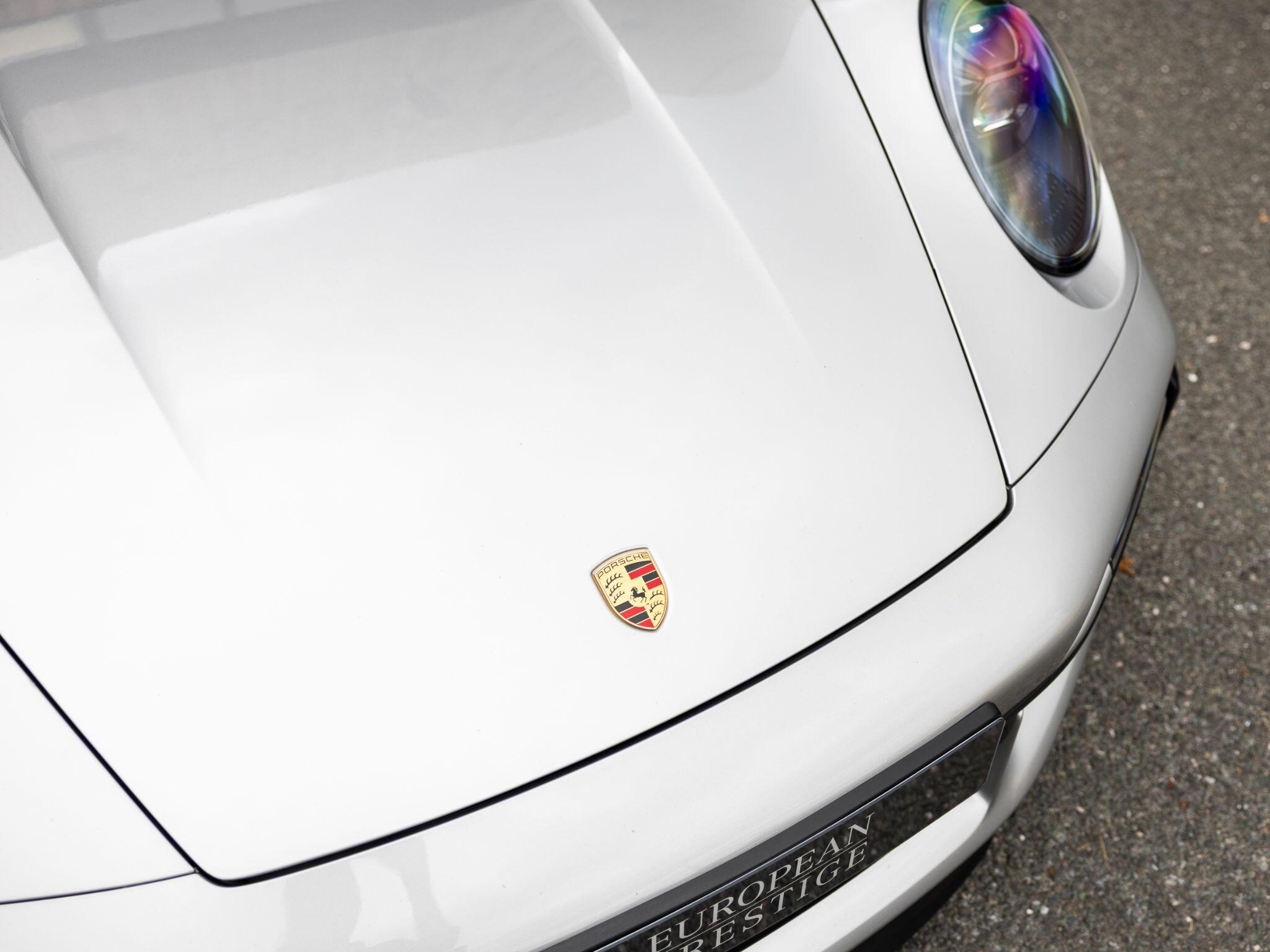 Porsche 911 view 17