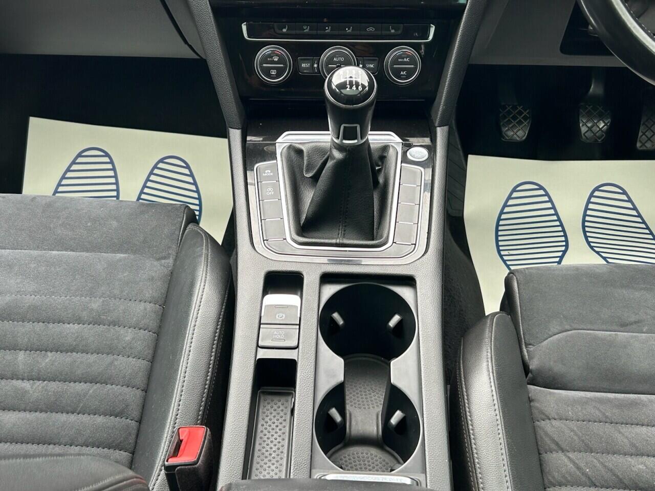 Volkswagen Passat view 29