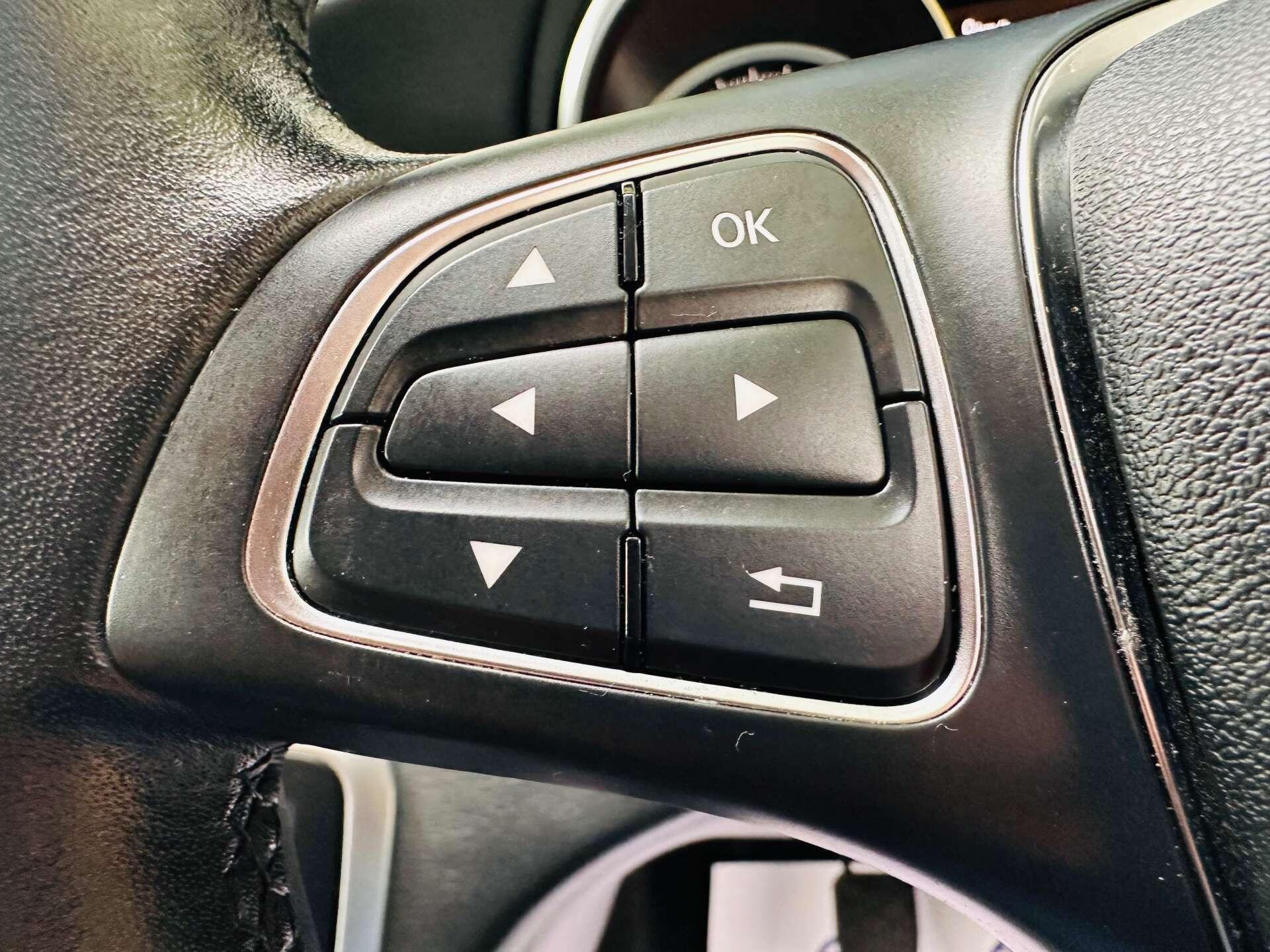 Mercedes-Benz Gla view 18