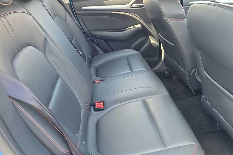 MG ZS view 27