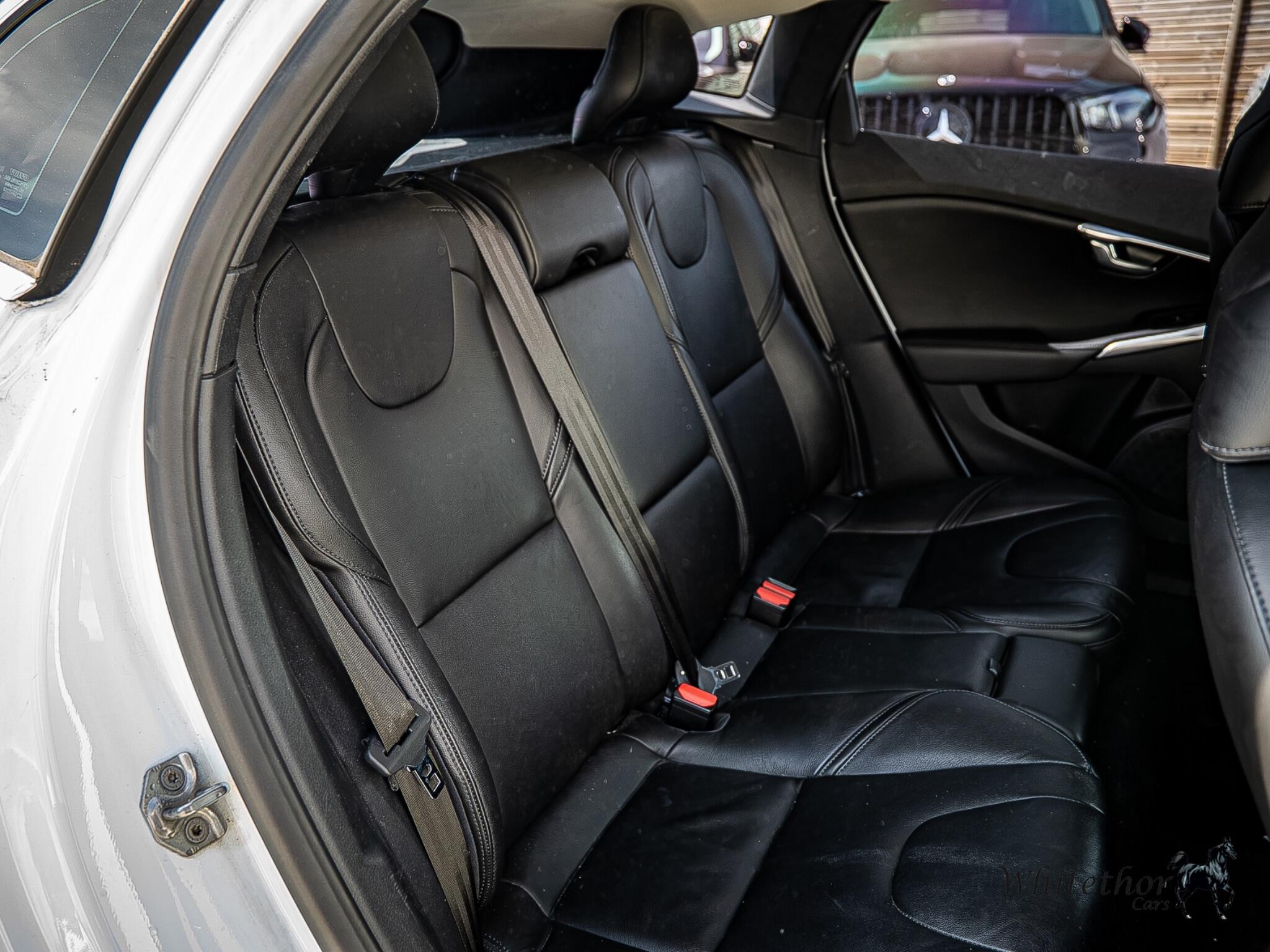 Volvo V40 view 11
