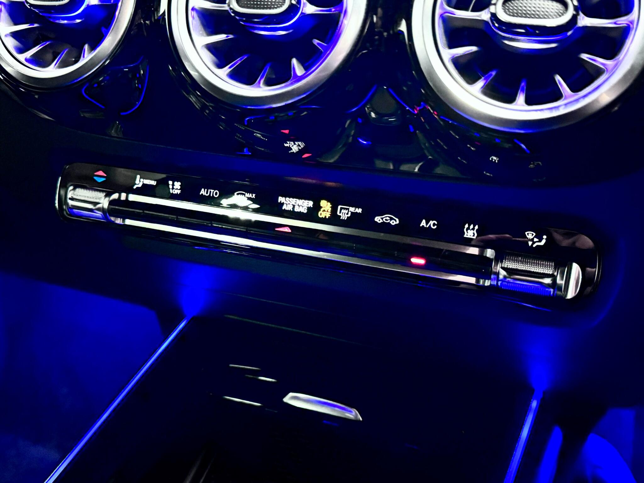 Mercedes-Benz Gla view 40