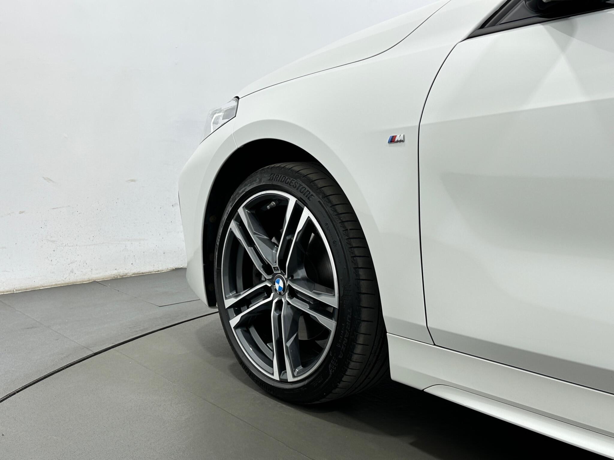 BMW 1 Series view 50
