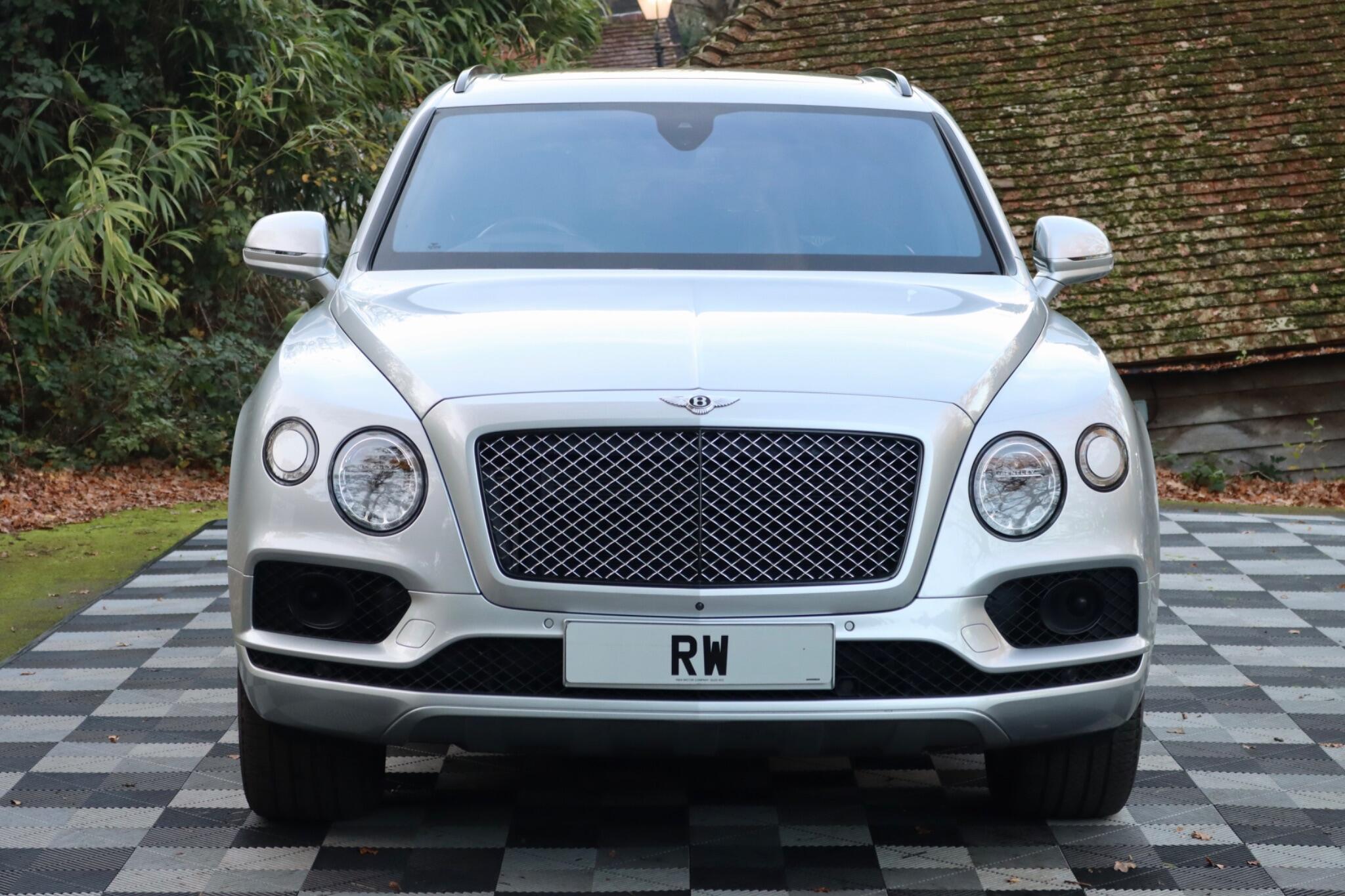 Bentley Bentayga view 14