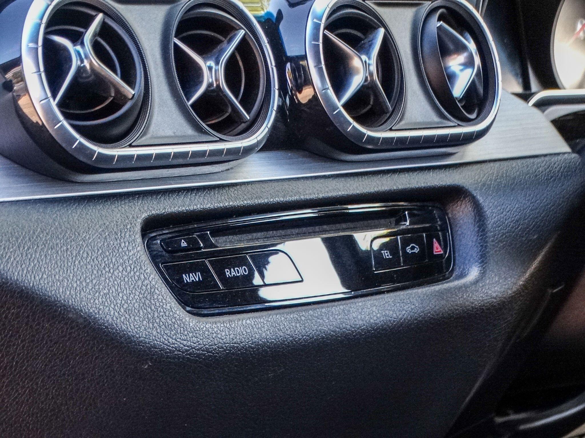 Mercedes-Benz X Class view 17