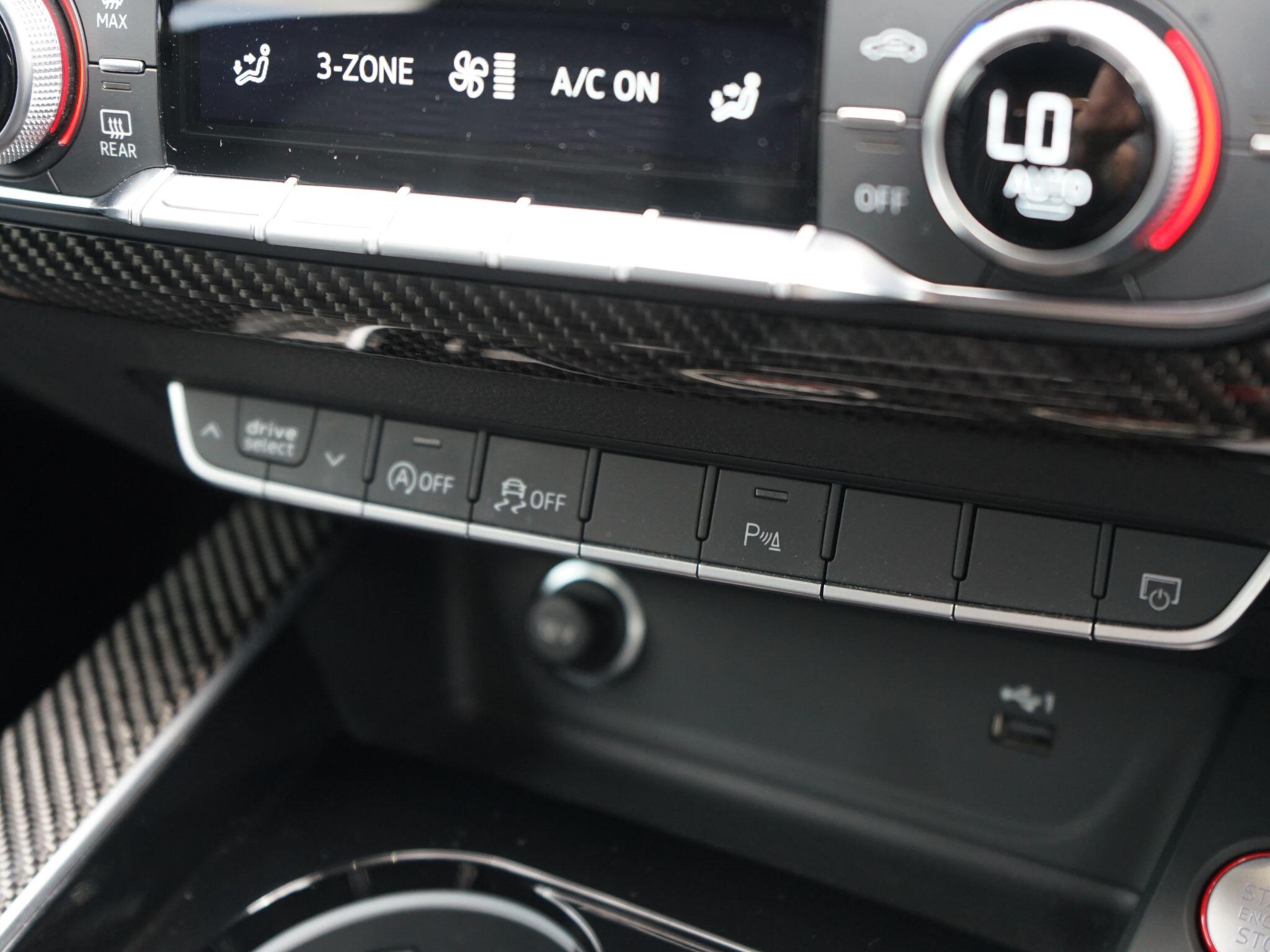 Audi RS4 Avant view 47