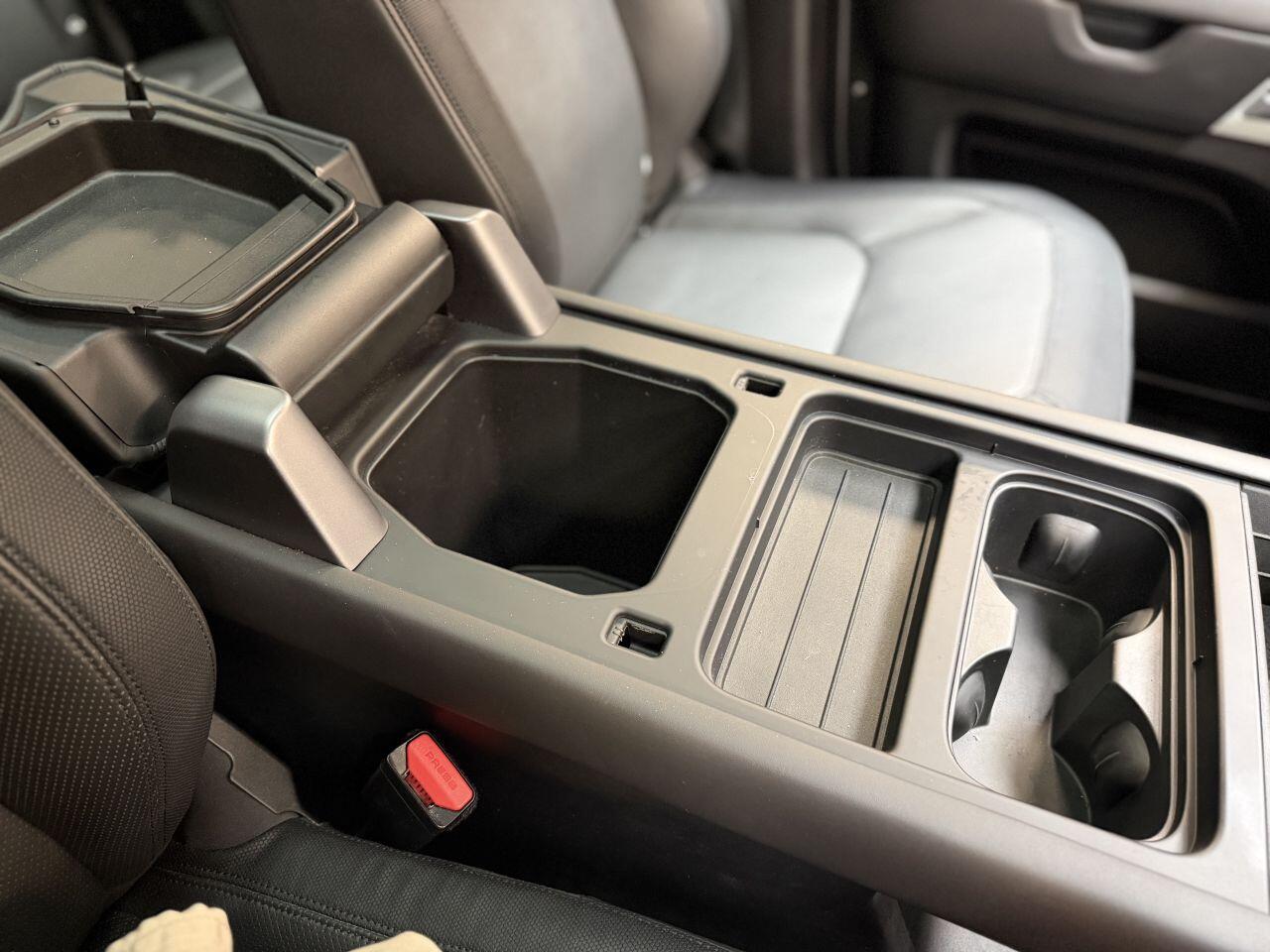 Land Rover Defender 110 view 59