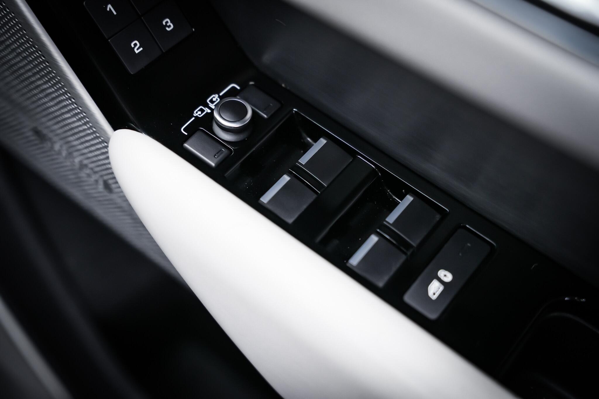 Land Rover Range Rover Velar view 49