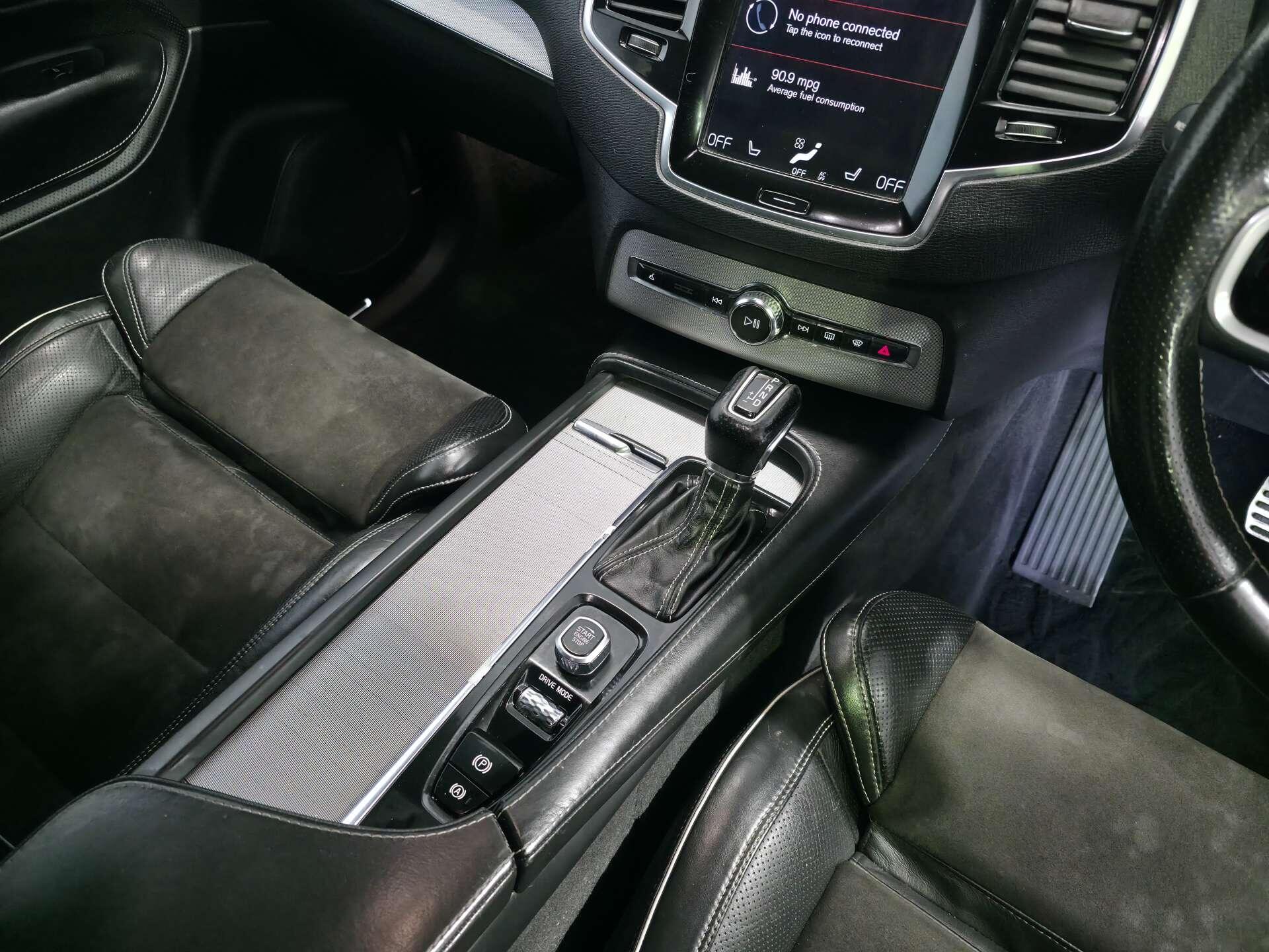 Volvo XC90 view 11
