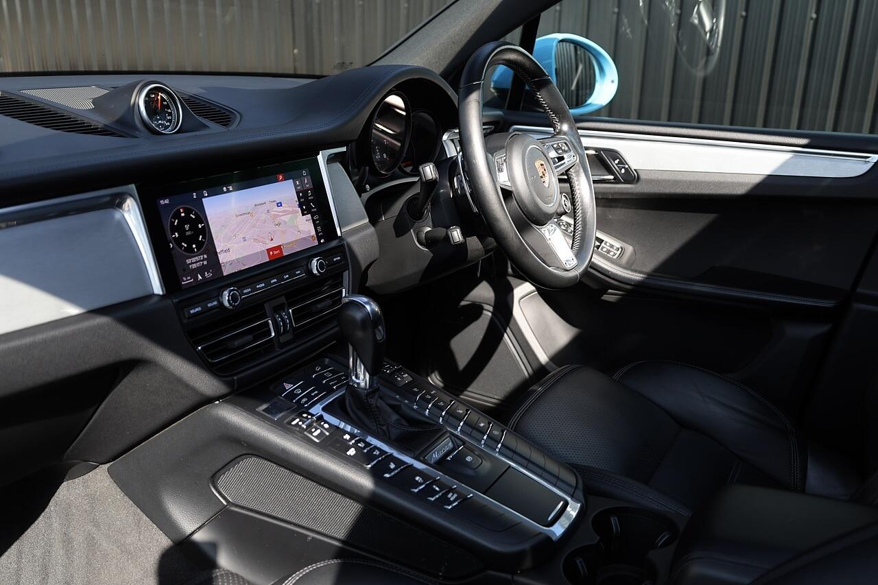 Porsche Macan view 10