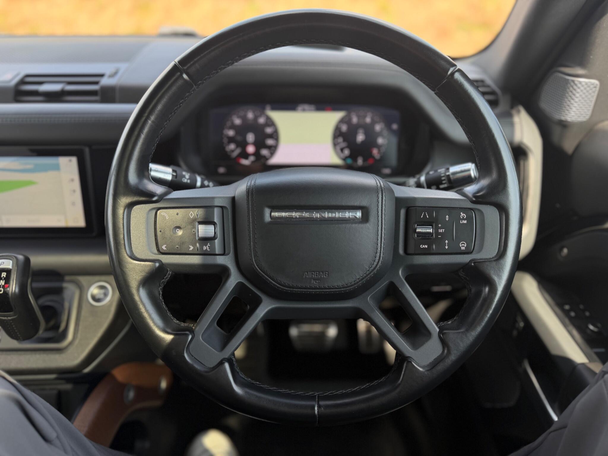 Land Rover Defender 110 view 5