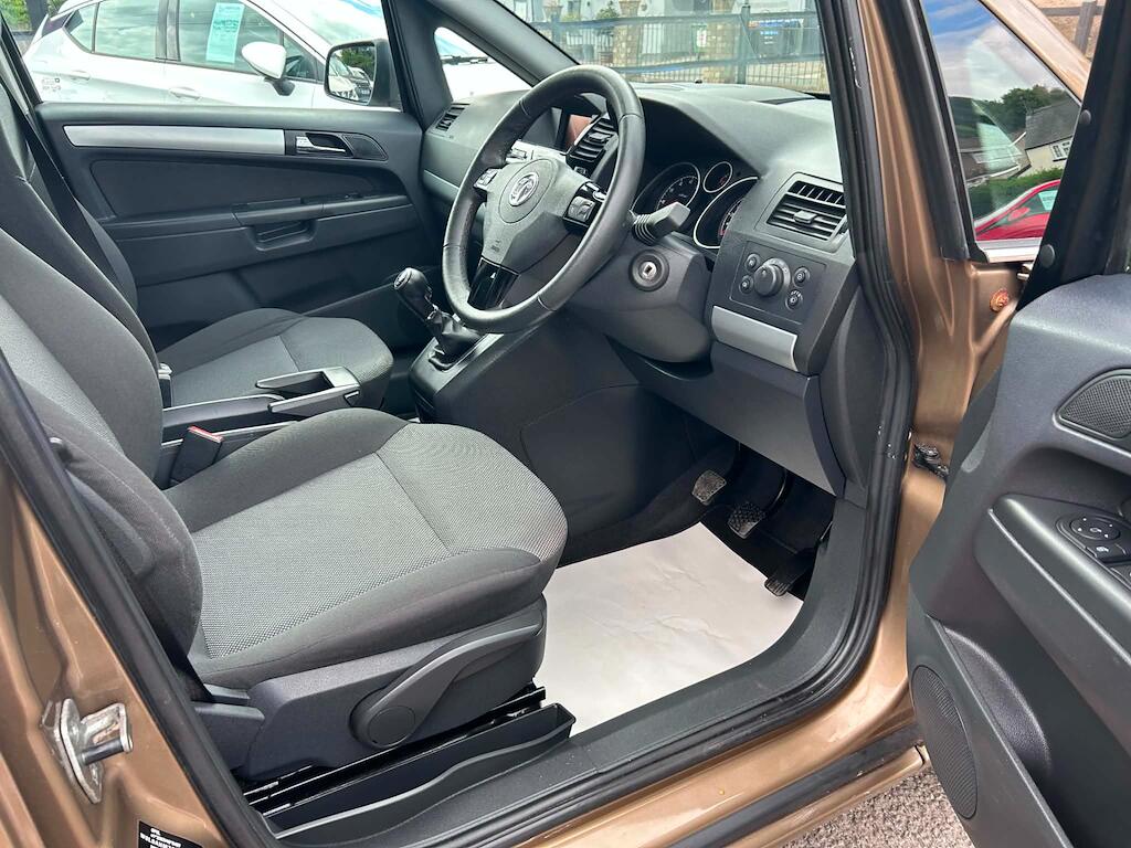 Vauxhall Zafira view 8