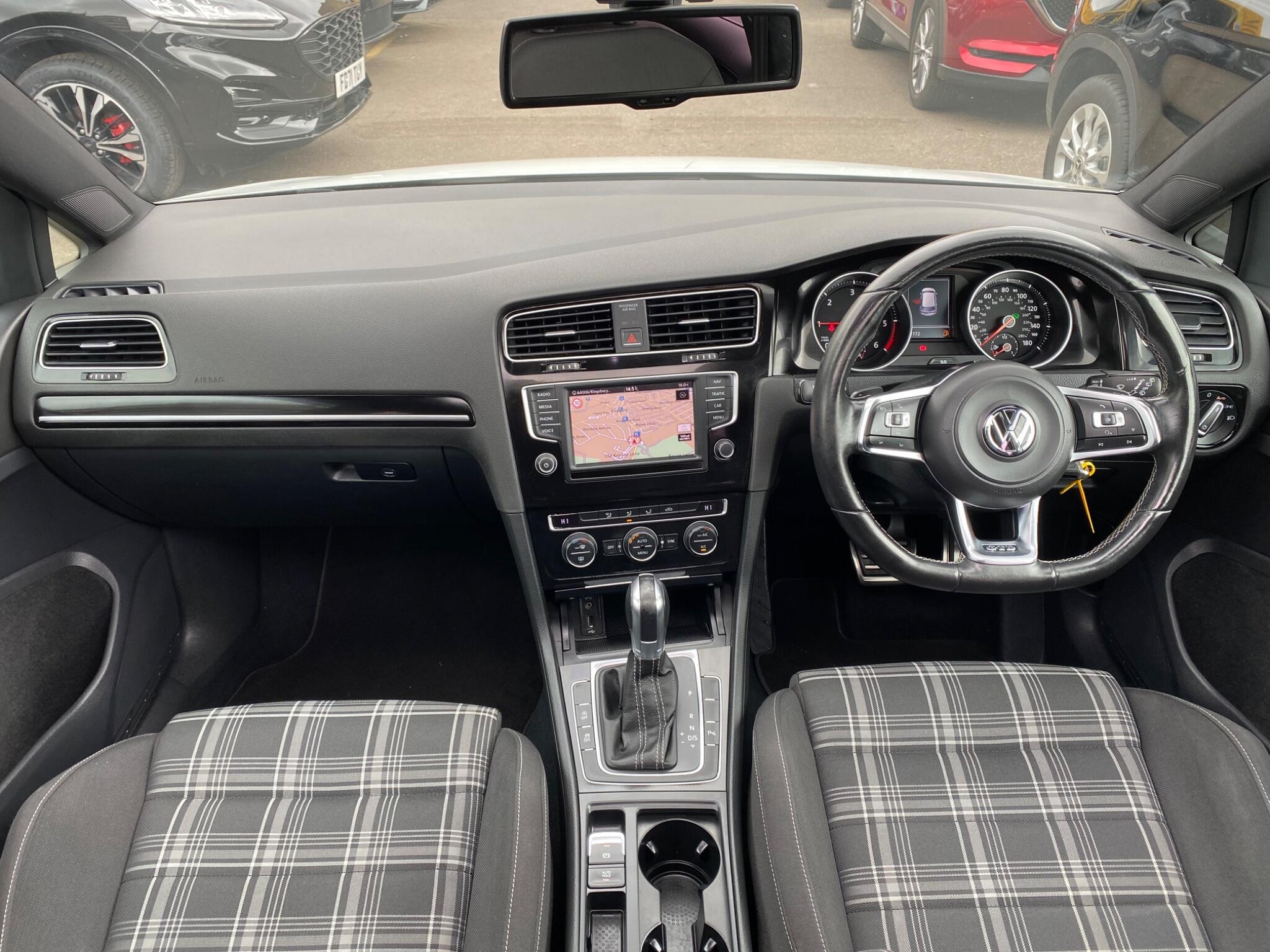 Volkswagen Golf view 19