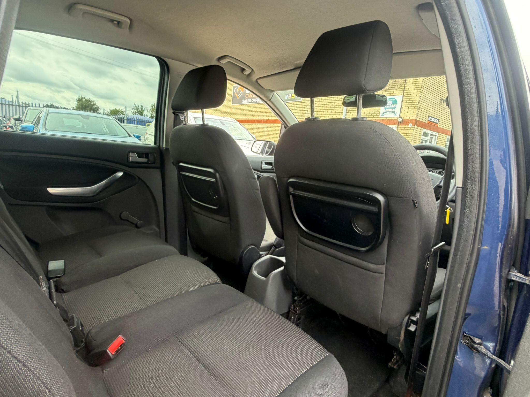 Ford C-Max view 14