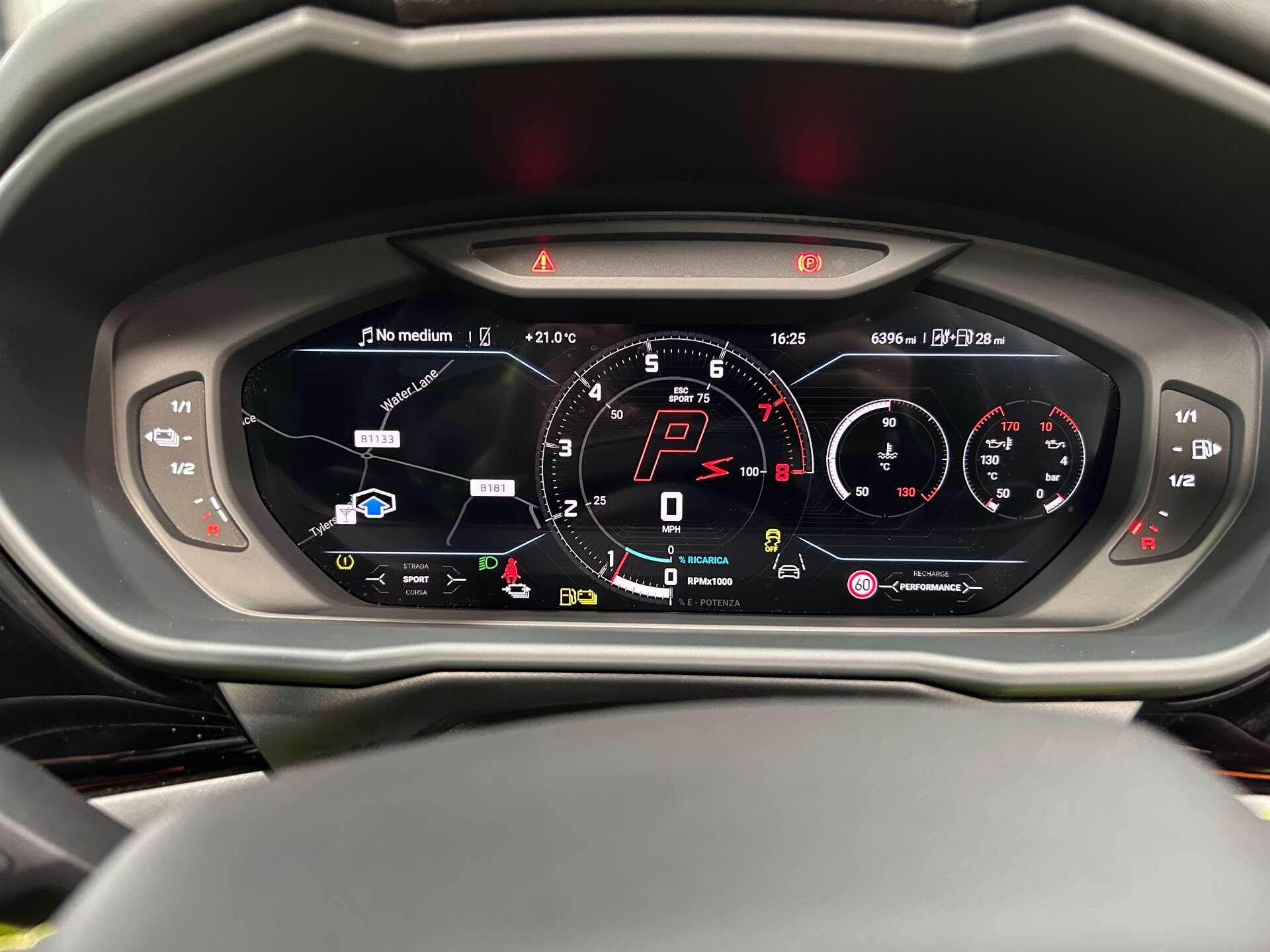 Lamborghini Urus view 36
