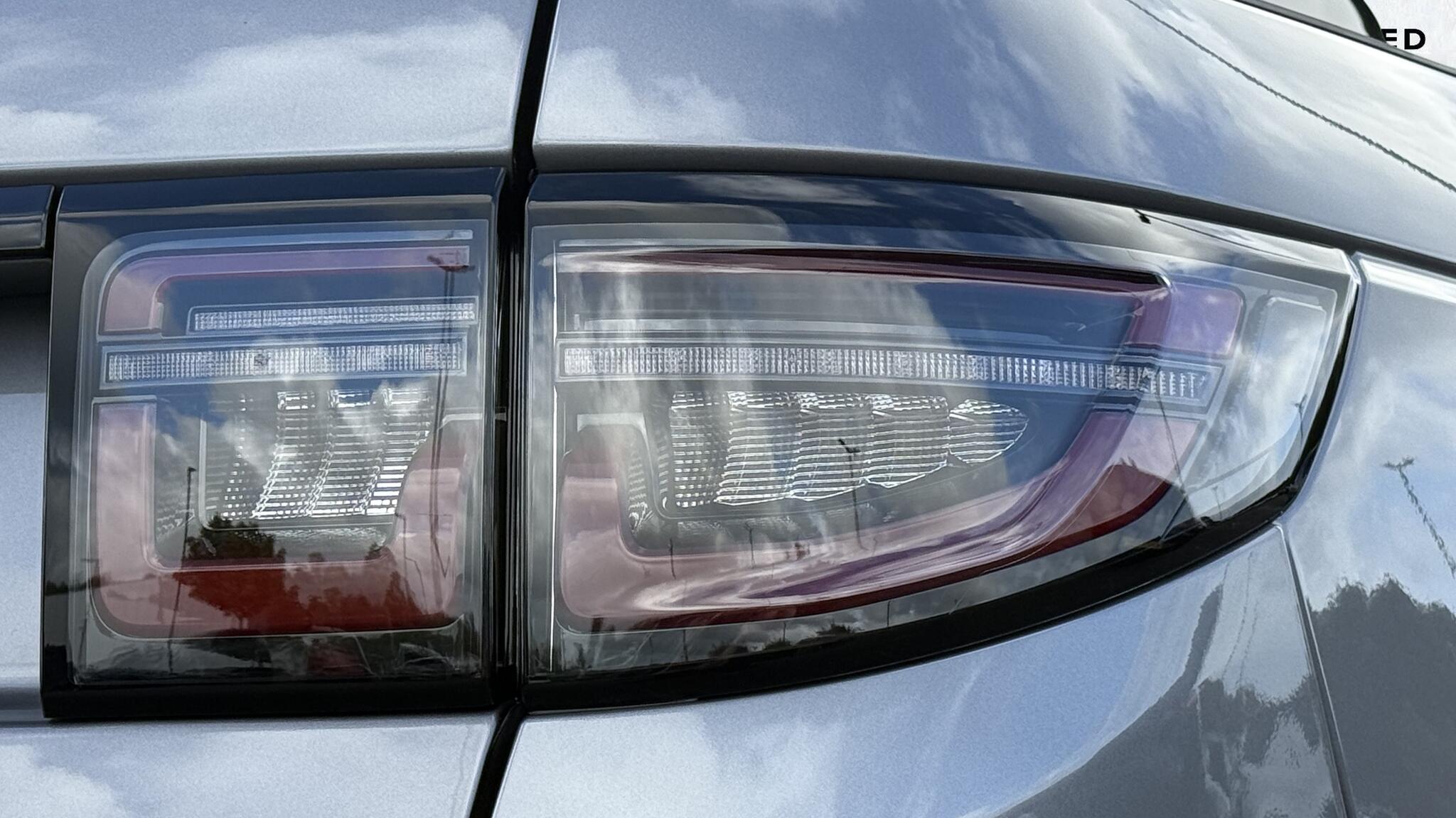 Land Rover Discovery Sport view 19