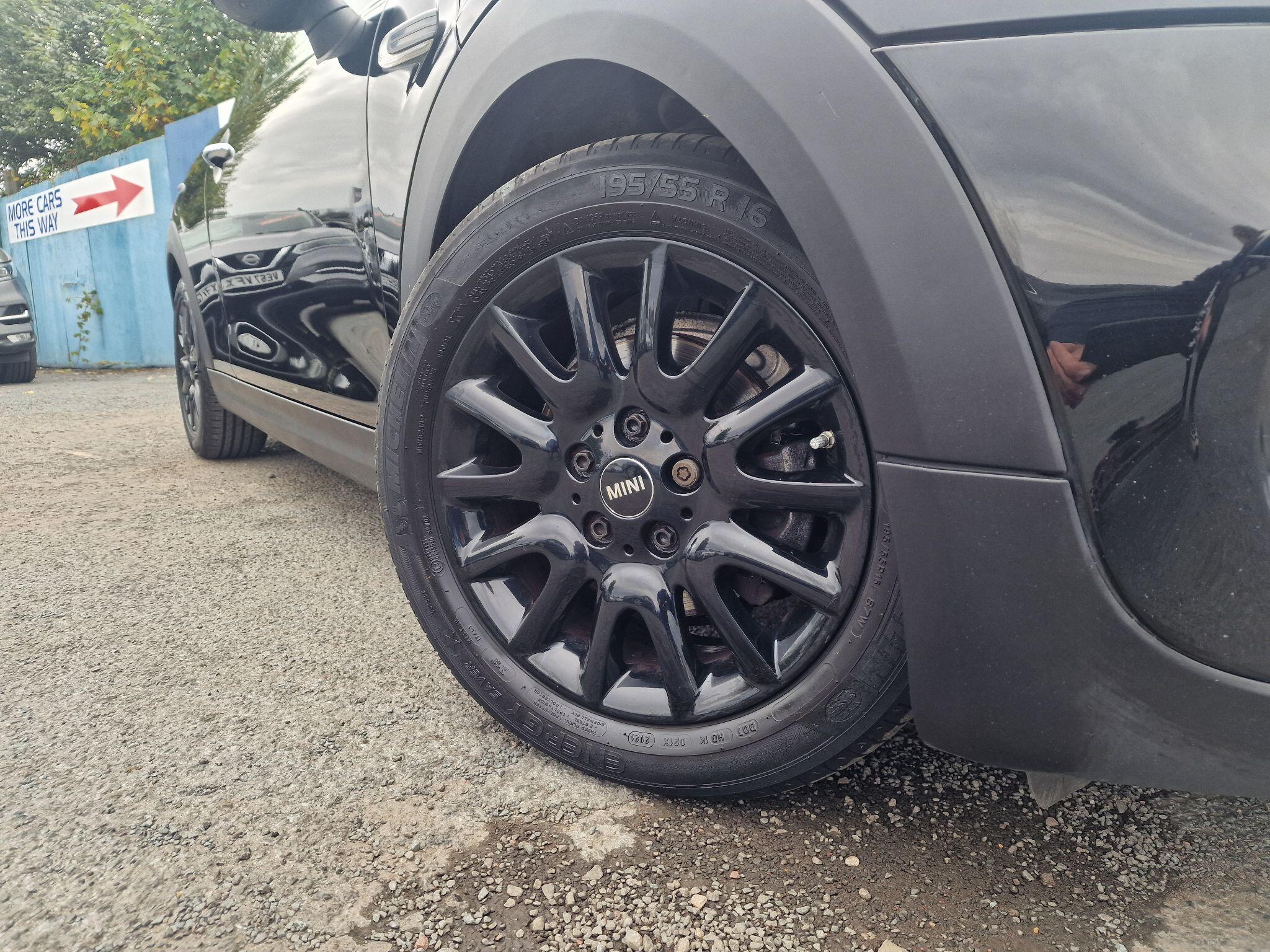 Mini Hatch view 38
