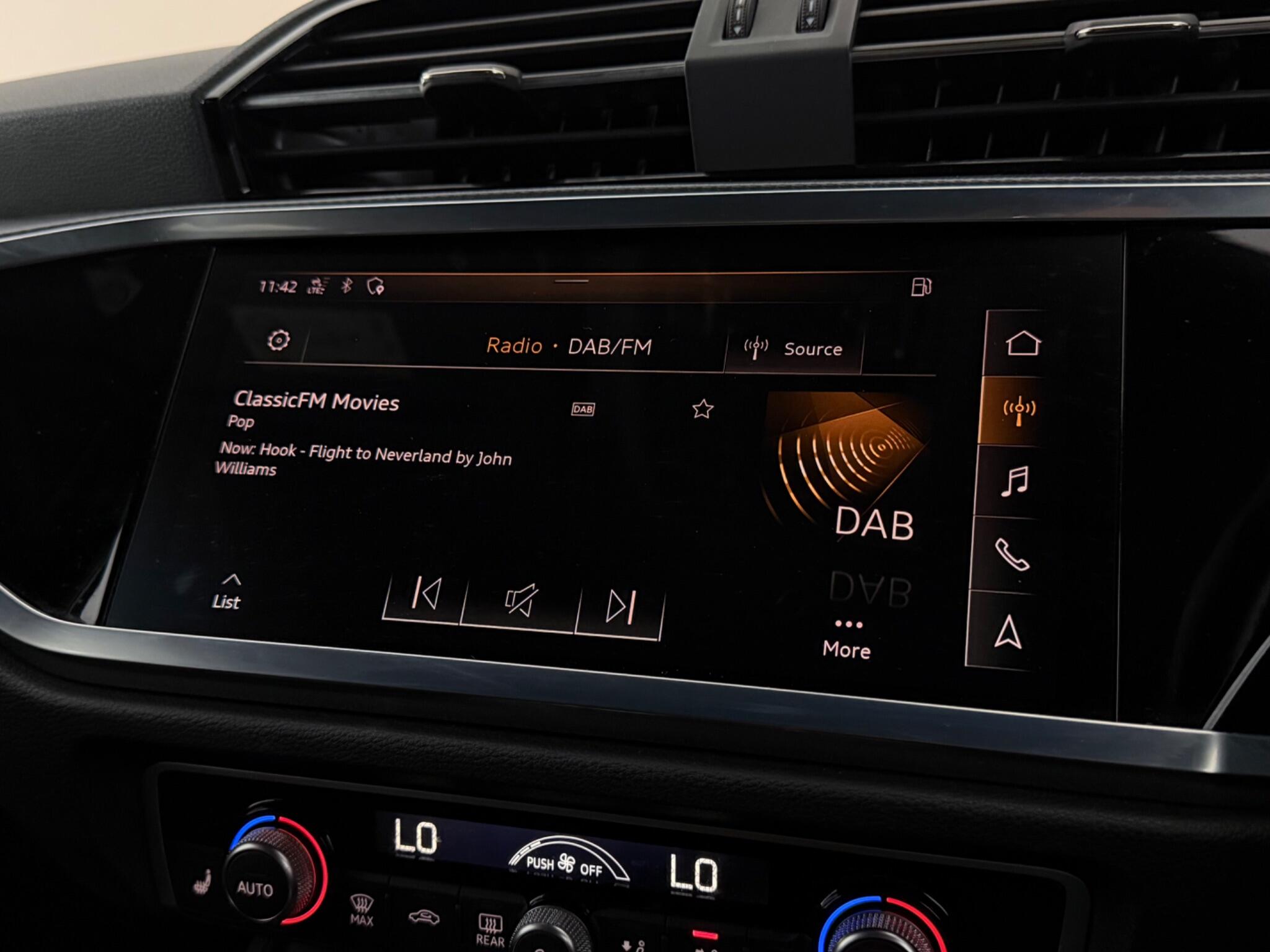 Audi Q3 view 28