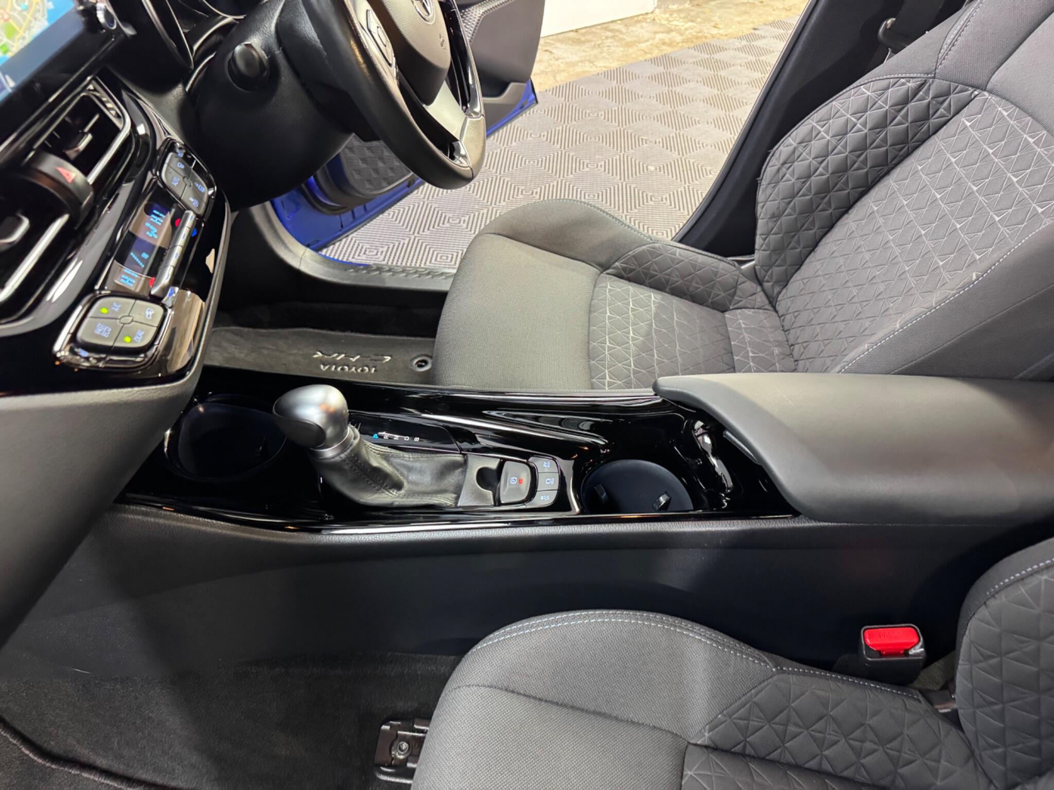 Toyota C-HR view 49