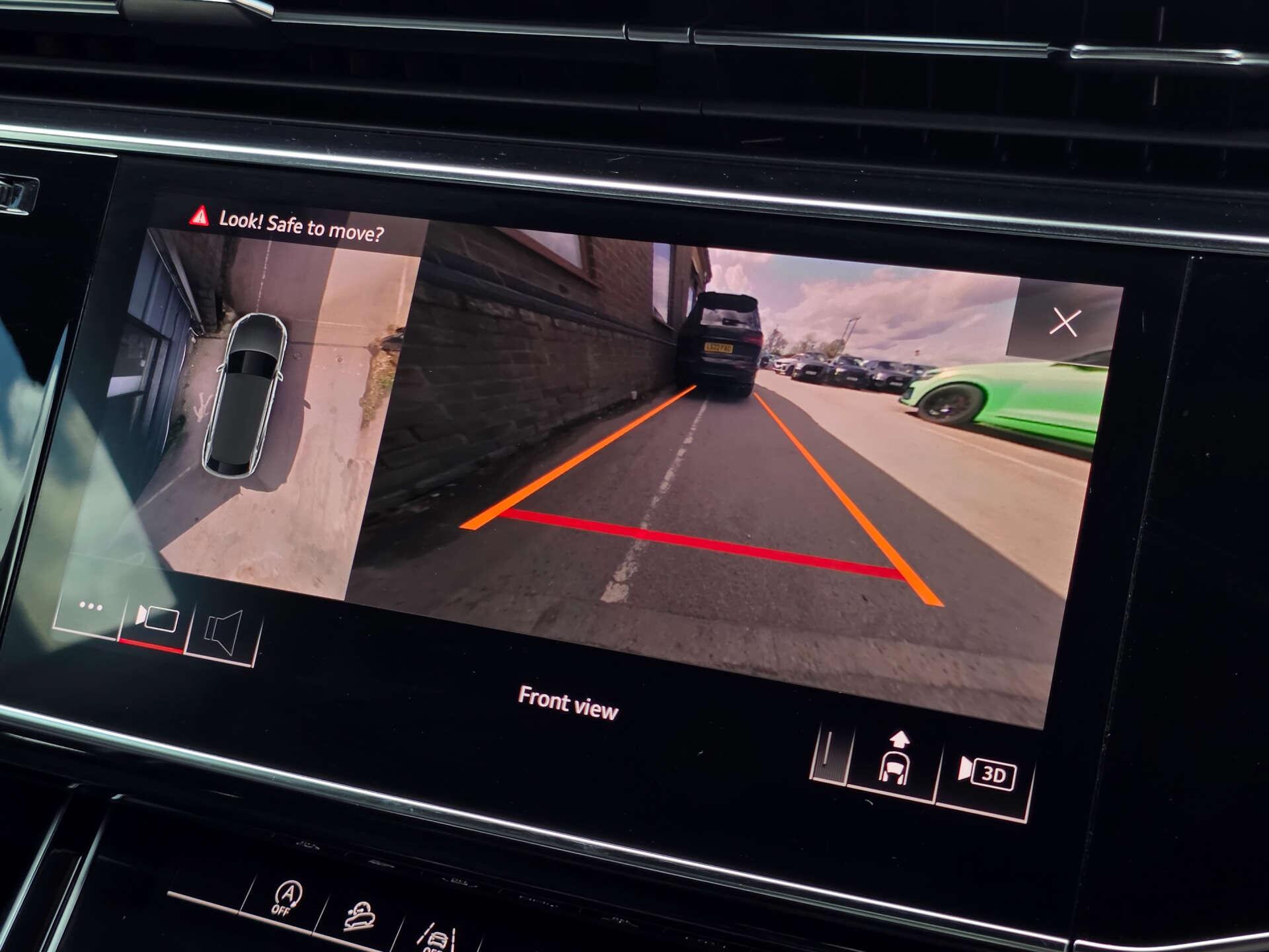 Audi Q8 view 28