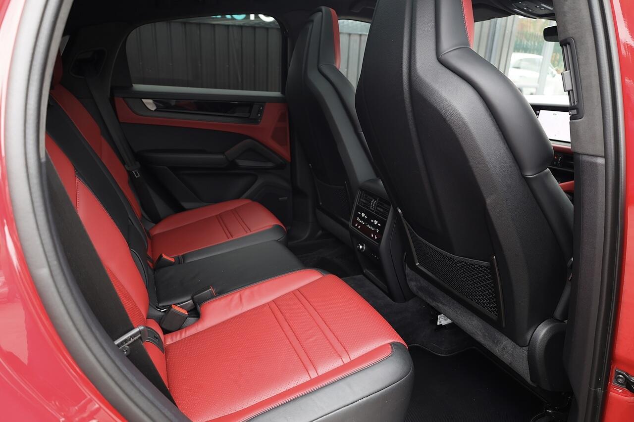 Porsche Cayenne view 14