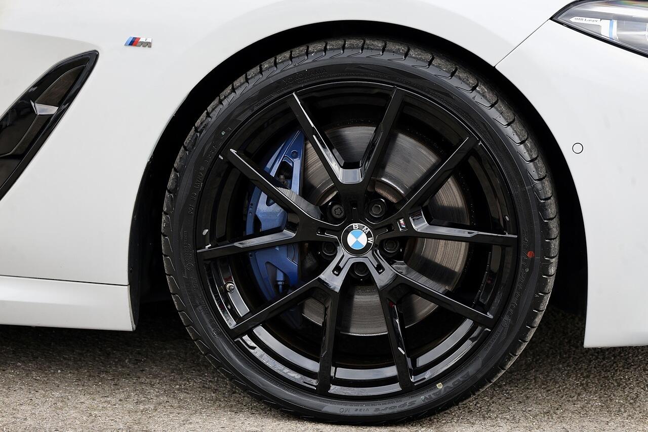 BMW 8 Series view 38