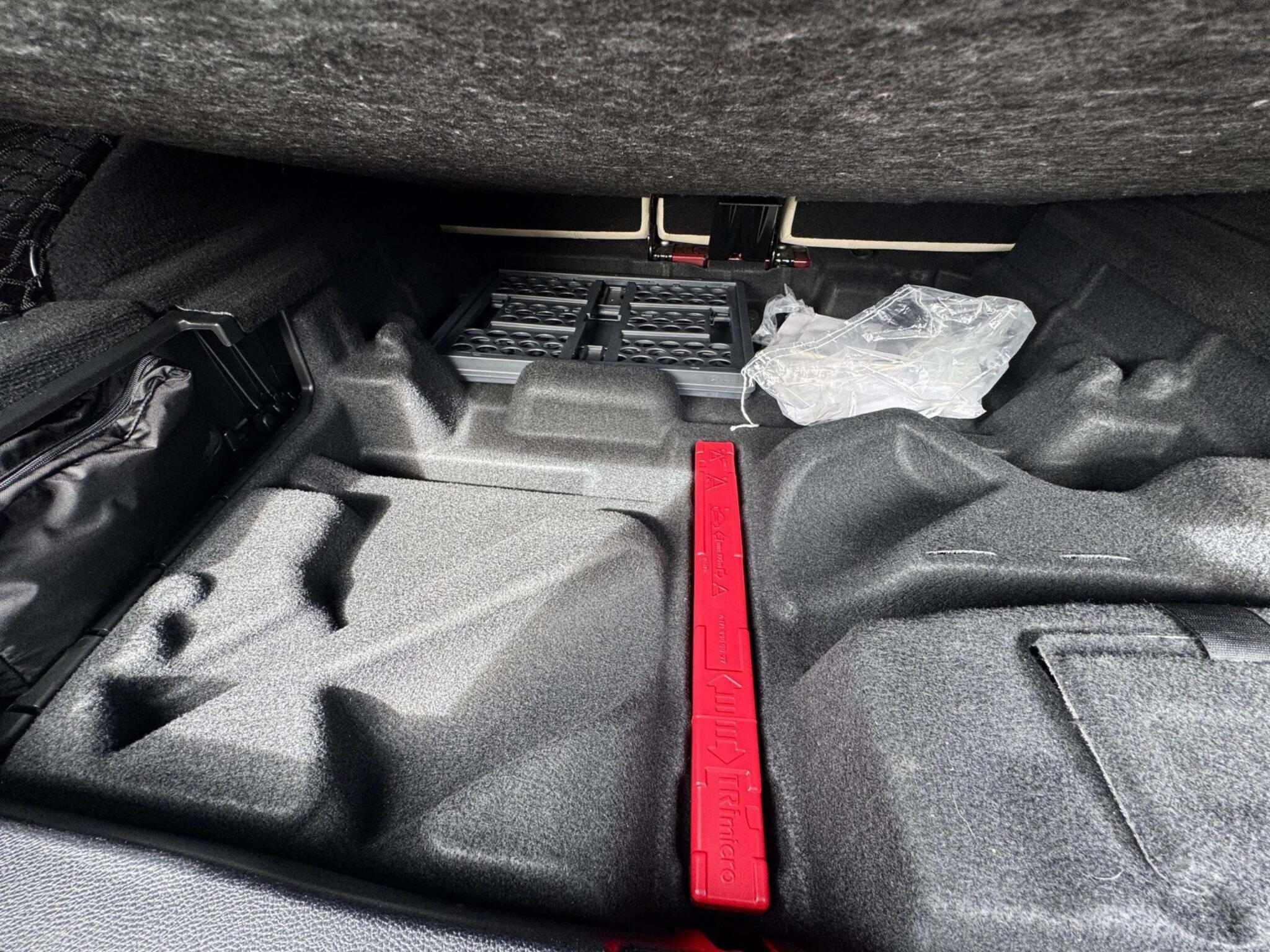 Mercedes-Benz EQC view 74