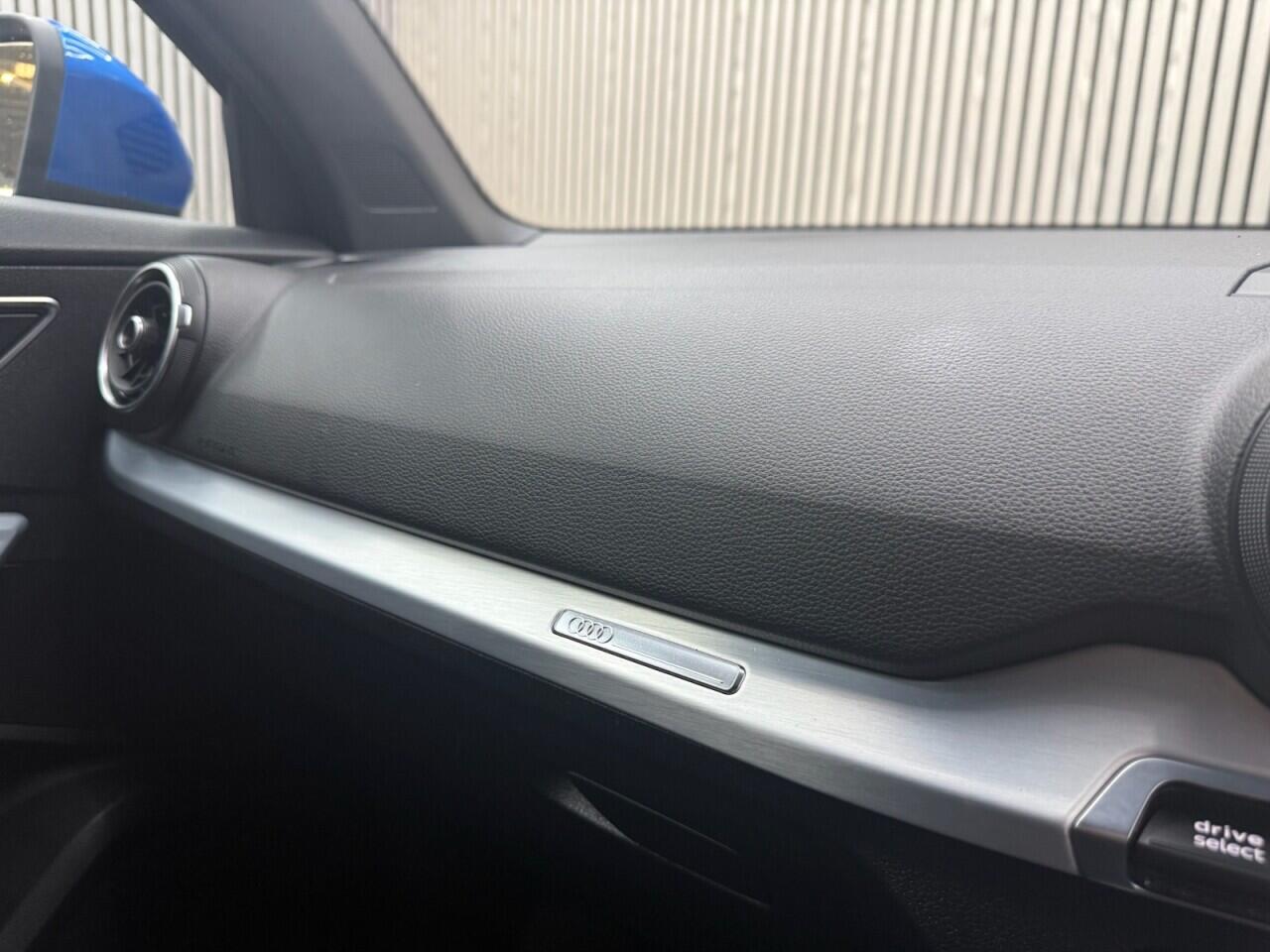 Audi Q2 view 19