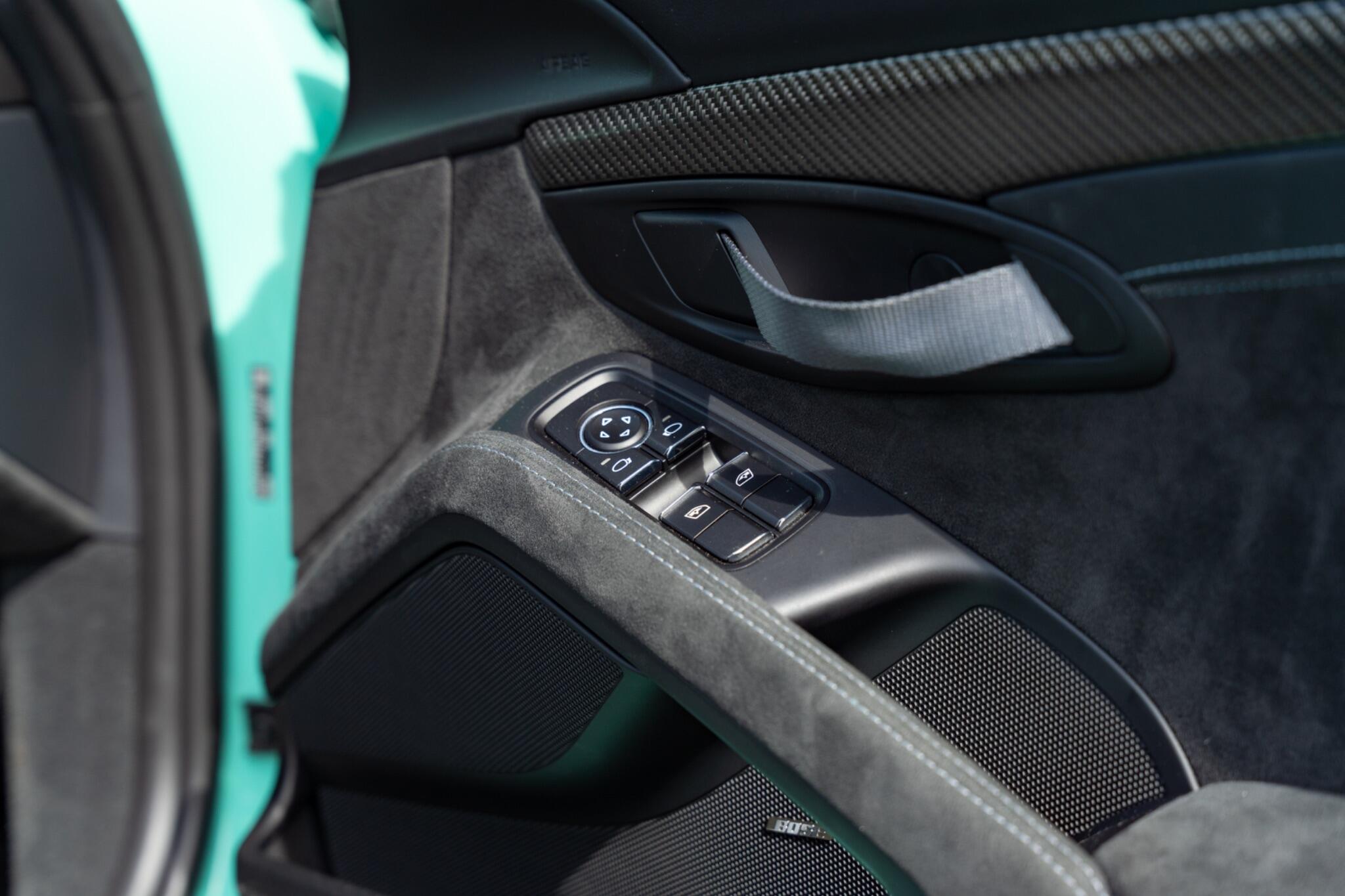 Porsche Cayman view 16