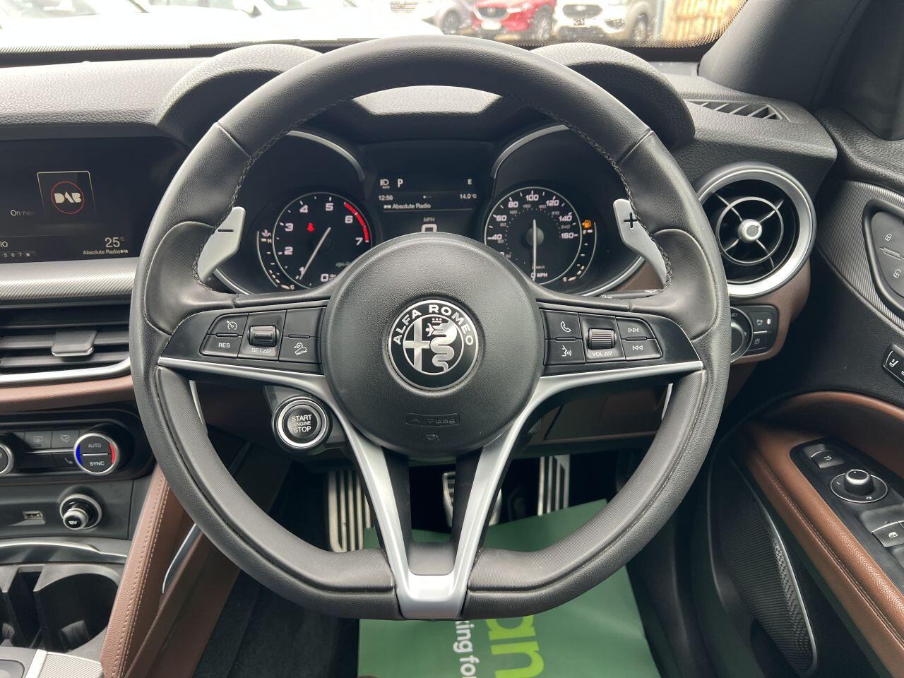 Alfa Romeo Stelvio view 60