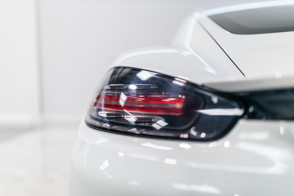 Porsche Cayman view 21