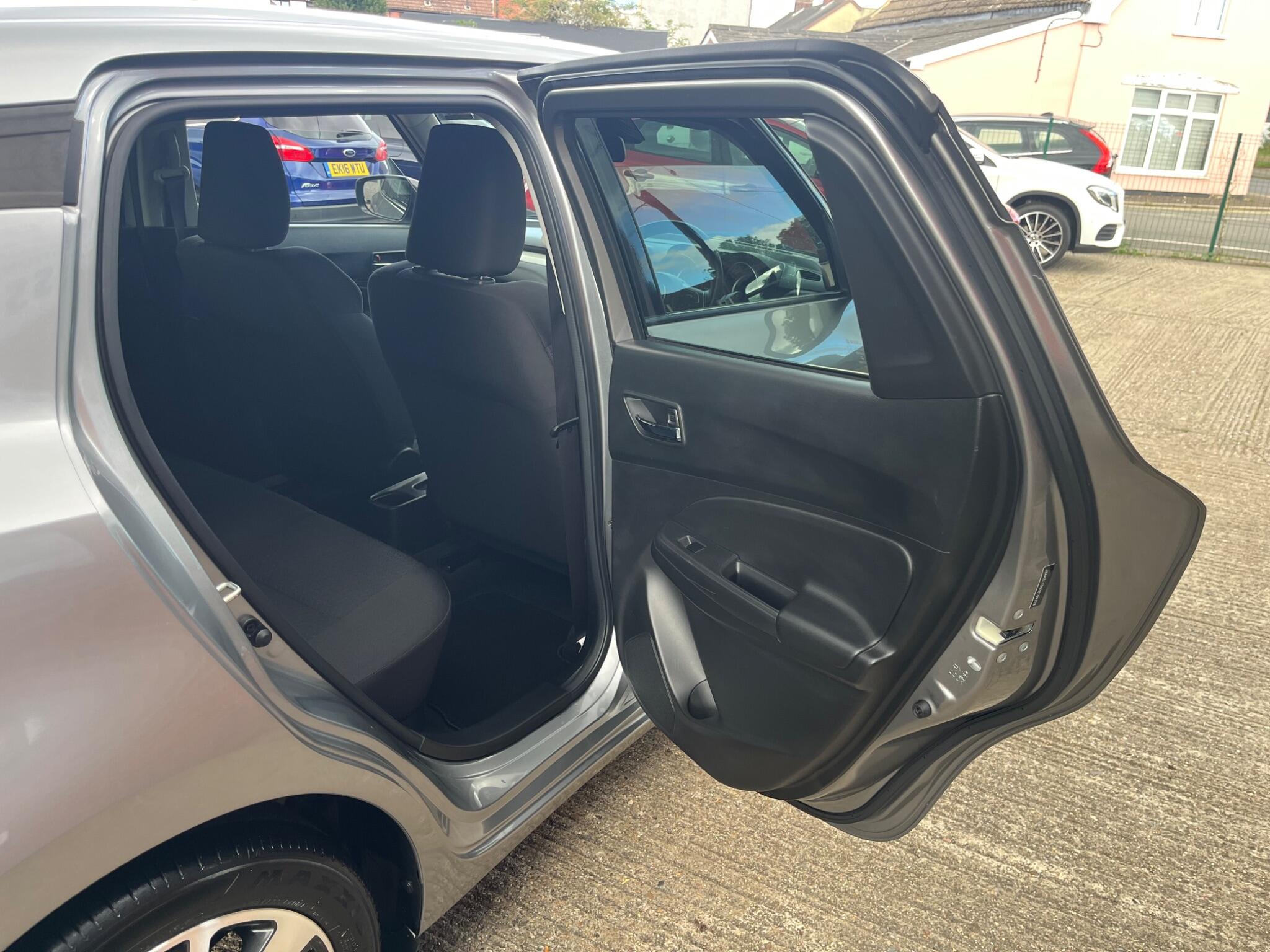 Suzuki Swift view 34