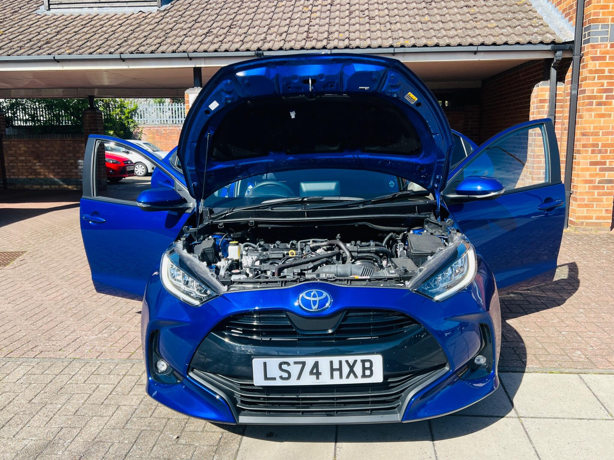 Toyota Yaris view 16