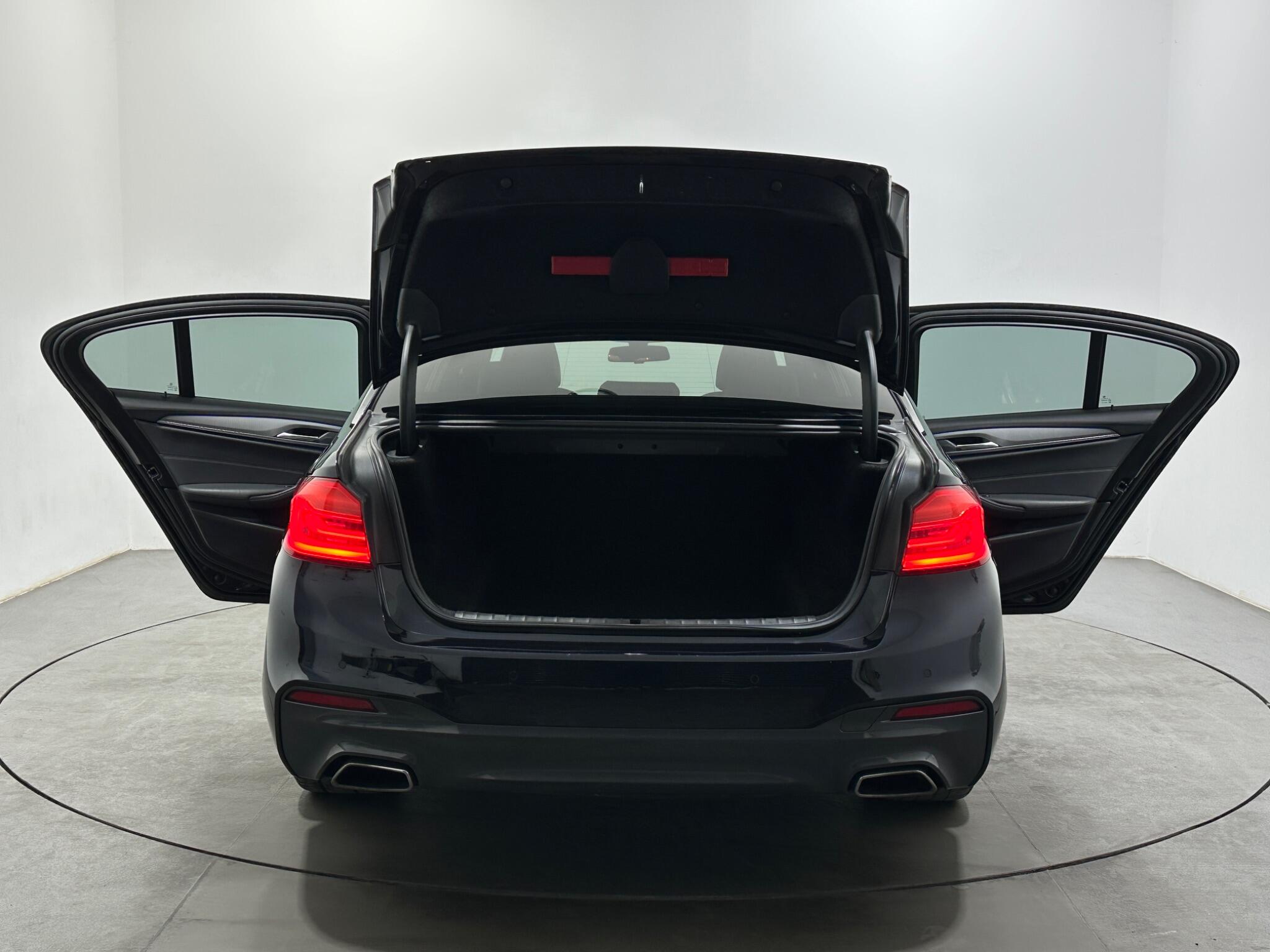 BMW 5 Series view 43