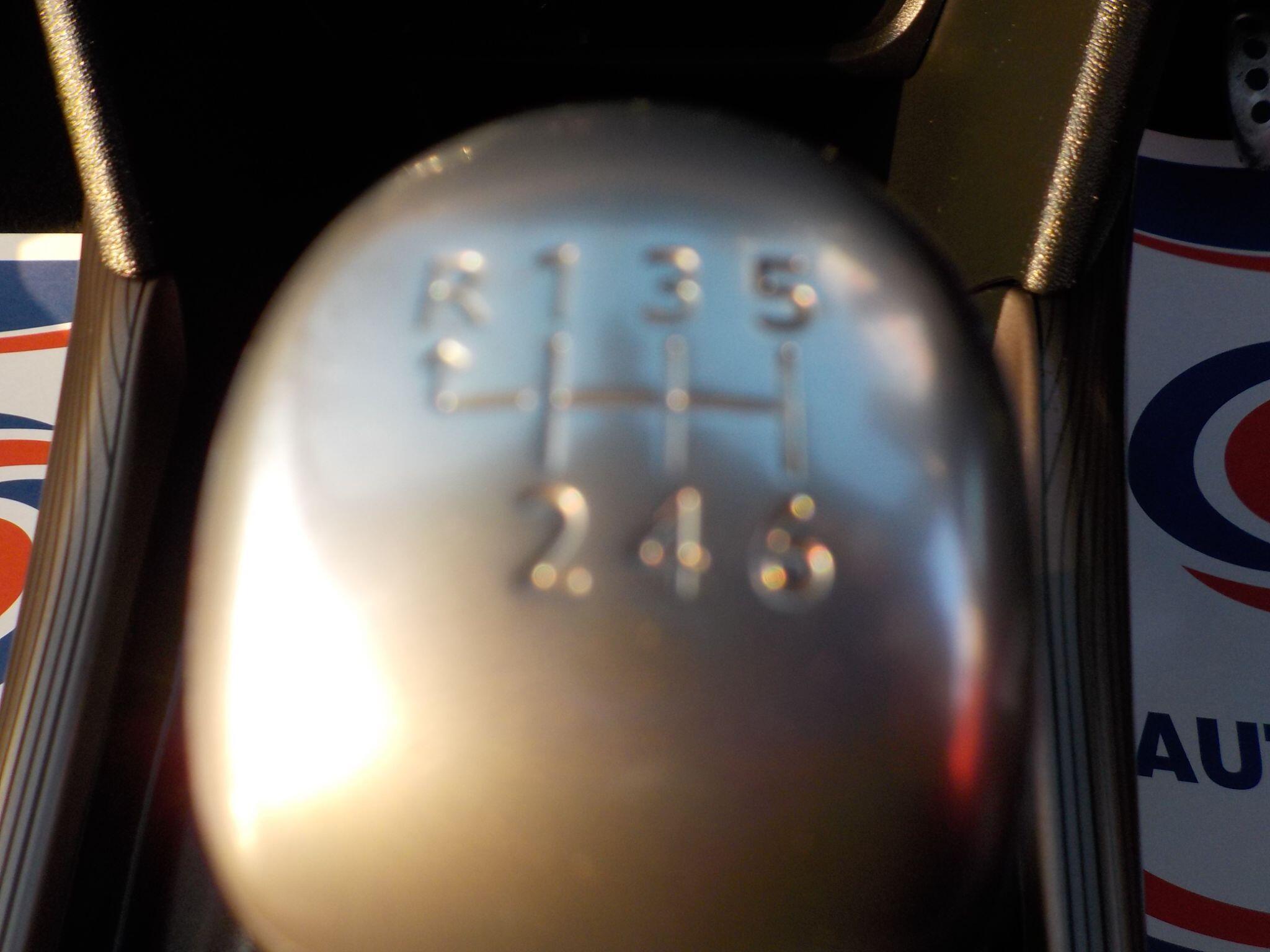 Peugeot 2008 1.6 BlueHDi Feline Euro 6 (s/s) 5dr (Calima)